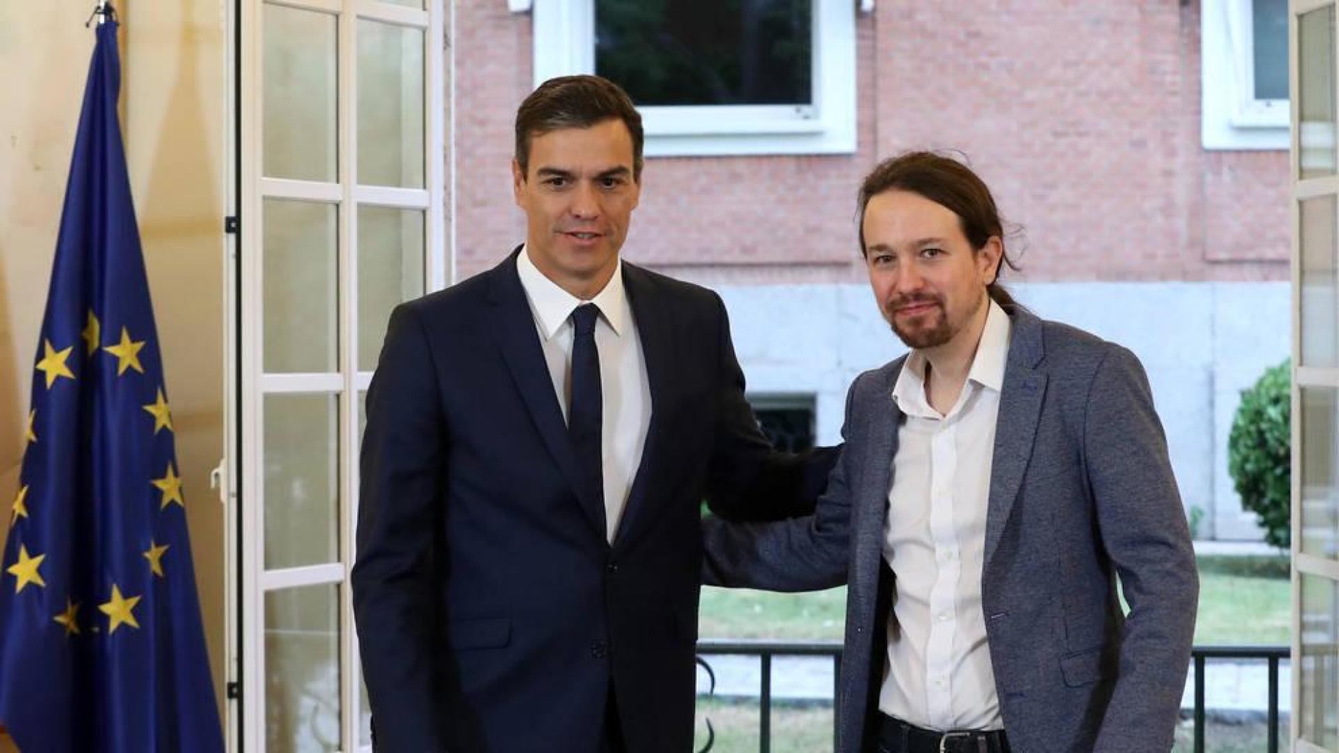 Sánchez e Iglesias firman el acuerdo de presupuestos para 2019 con la subida del SMI