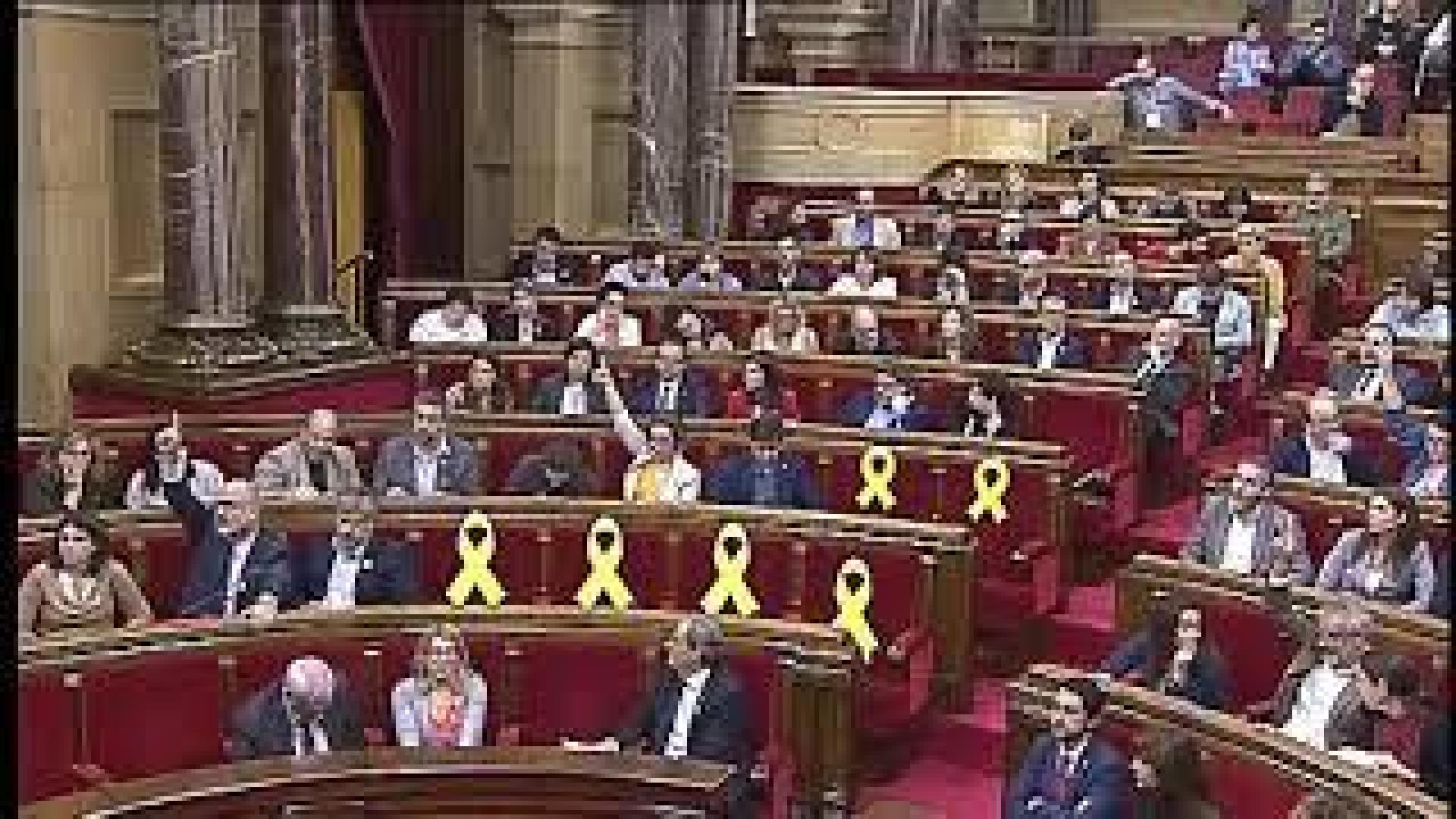 El Parlament aprueba una resolución que "rechaza el posicionamiento del Rey en el conflicto catalán"
