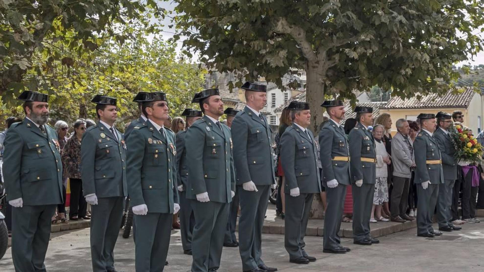 Condecoración a seis agentes y bienvenida al nuevo capitán