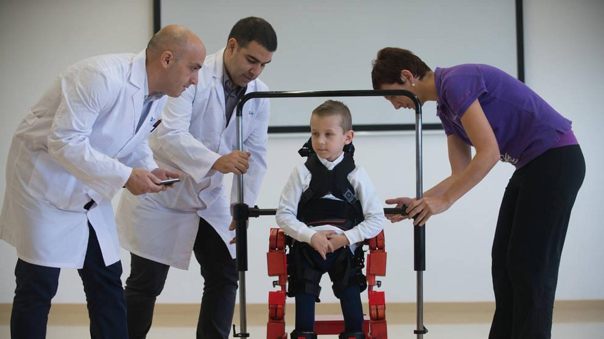 Un 'robot' español para que un niño de 5 años pueda andar