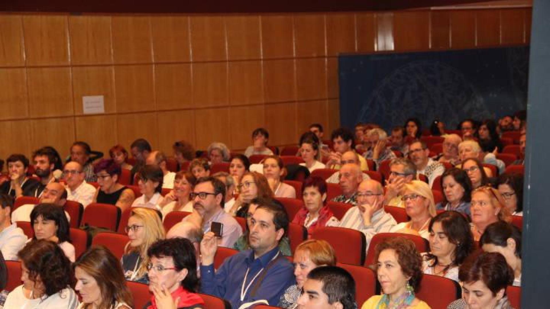 Familias de acogida piden ampliar hasta los 26 años la protección de los acogidos