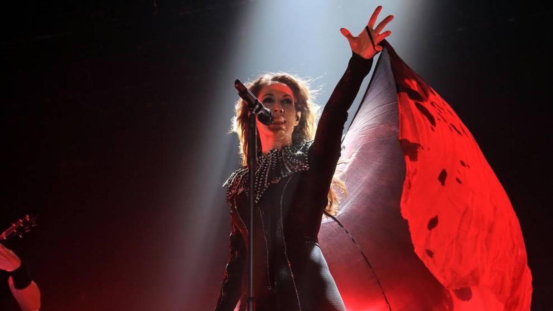 Cientos de fans llenaron el pabellón Anaitasuna para ver a Malú. Algunos, incluso, hicieron fila durante días para ver a la cantante.