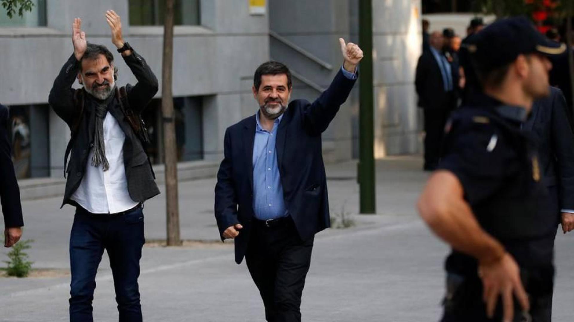 La juez envía a prisión a los líderes de ANC y Òmnium por promover el asedio a la Guardia Civil