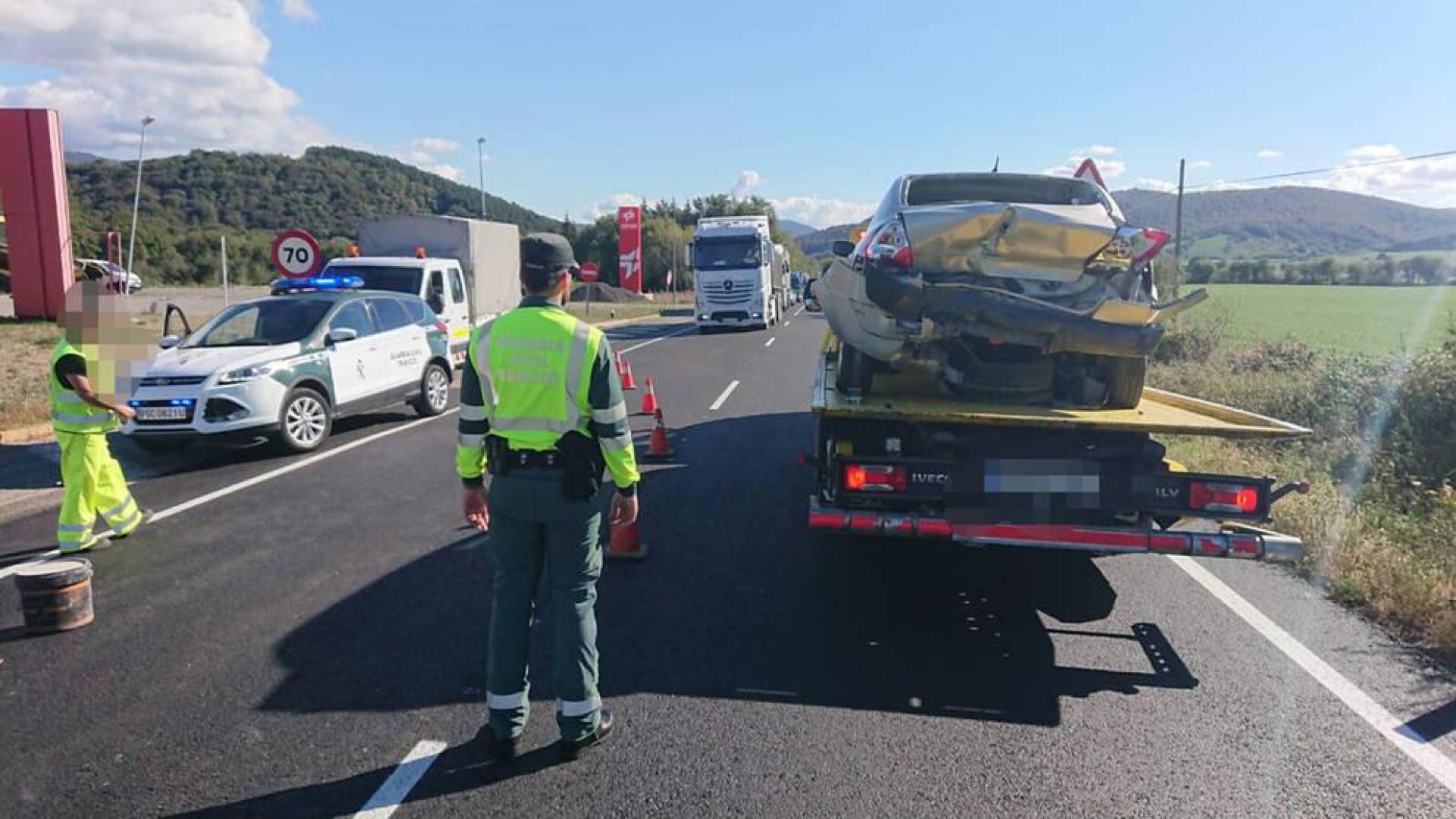 Un herido leve tras ser atropellado en la N-121-A