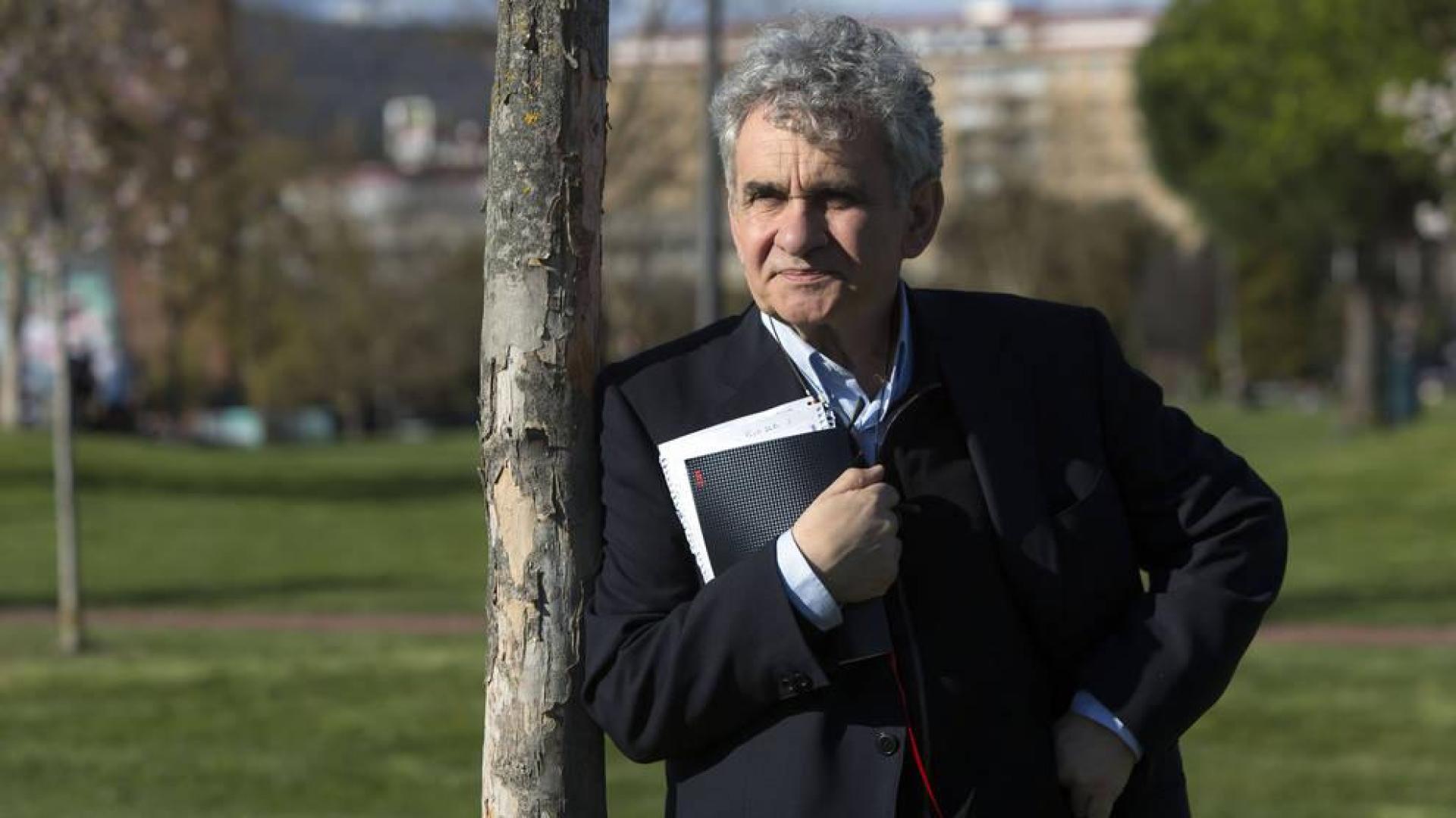 Bernardo Atxaga, escritor: “Obaba es una isla desierta”
