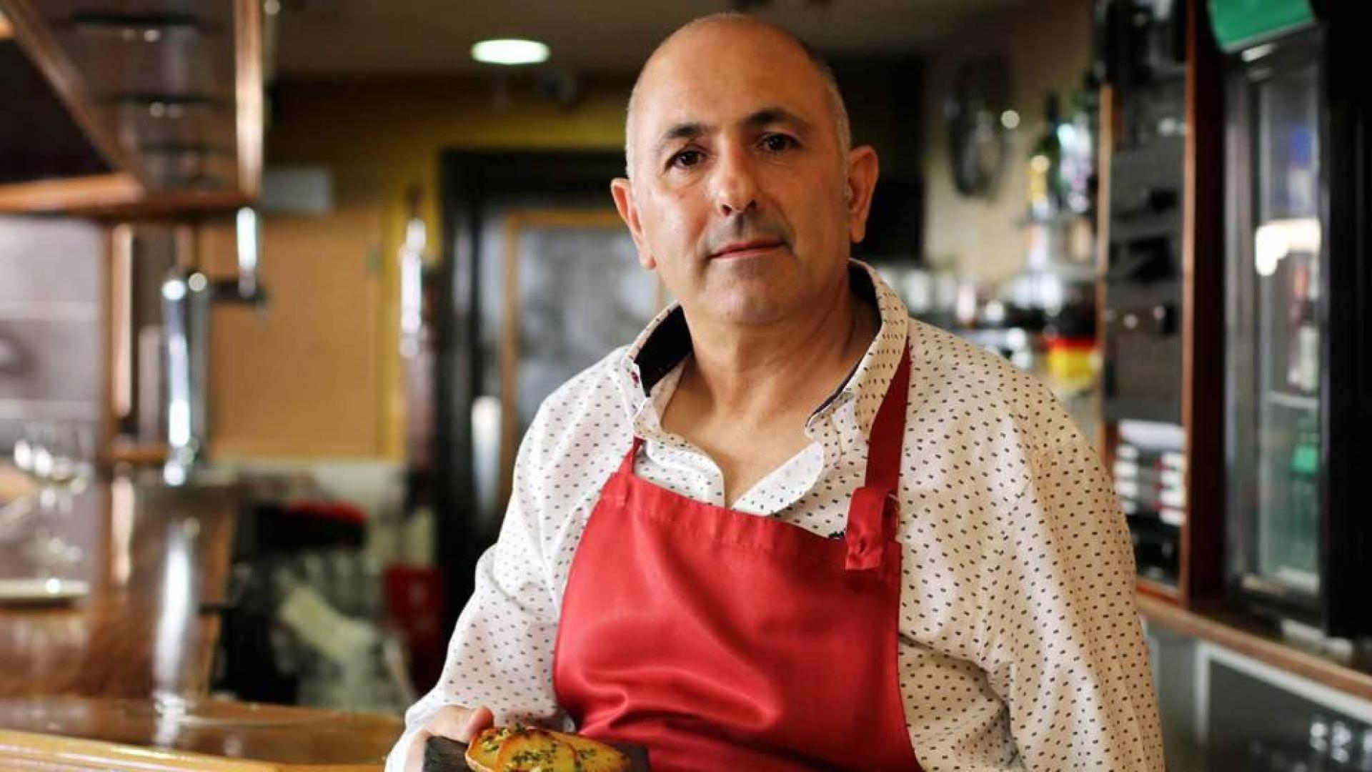 Fotografías antiguas de cuadrillas y familias de Fitero sentados a la mesa en torno a las patatas a la Manarra
