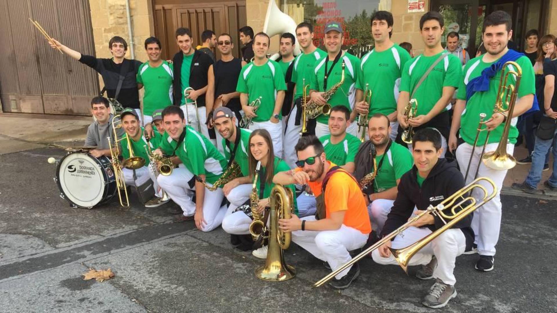 La charanga Jurramendi suena al sur de Montejurra