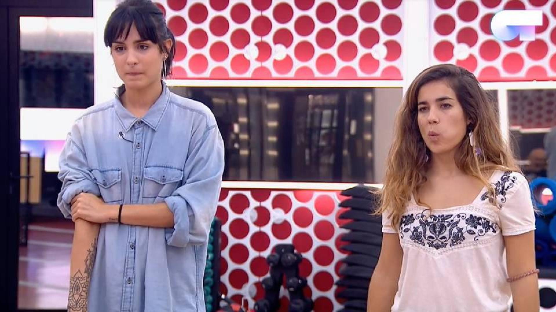 Natalia y Julia dejan sin palabras a los profesores en el primer pase de micros