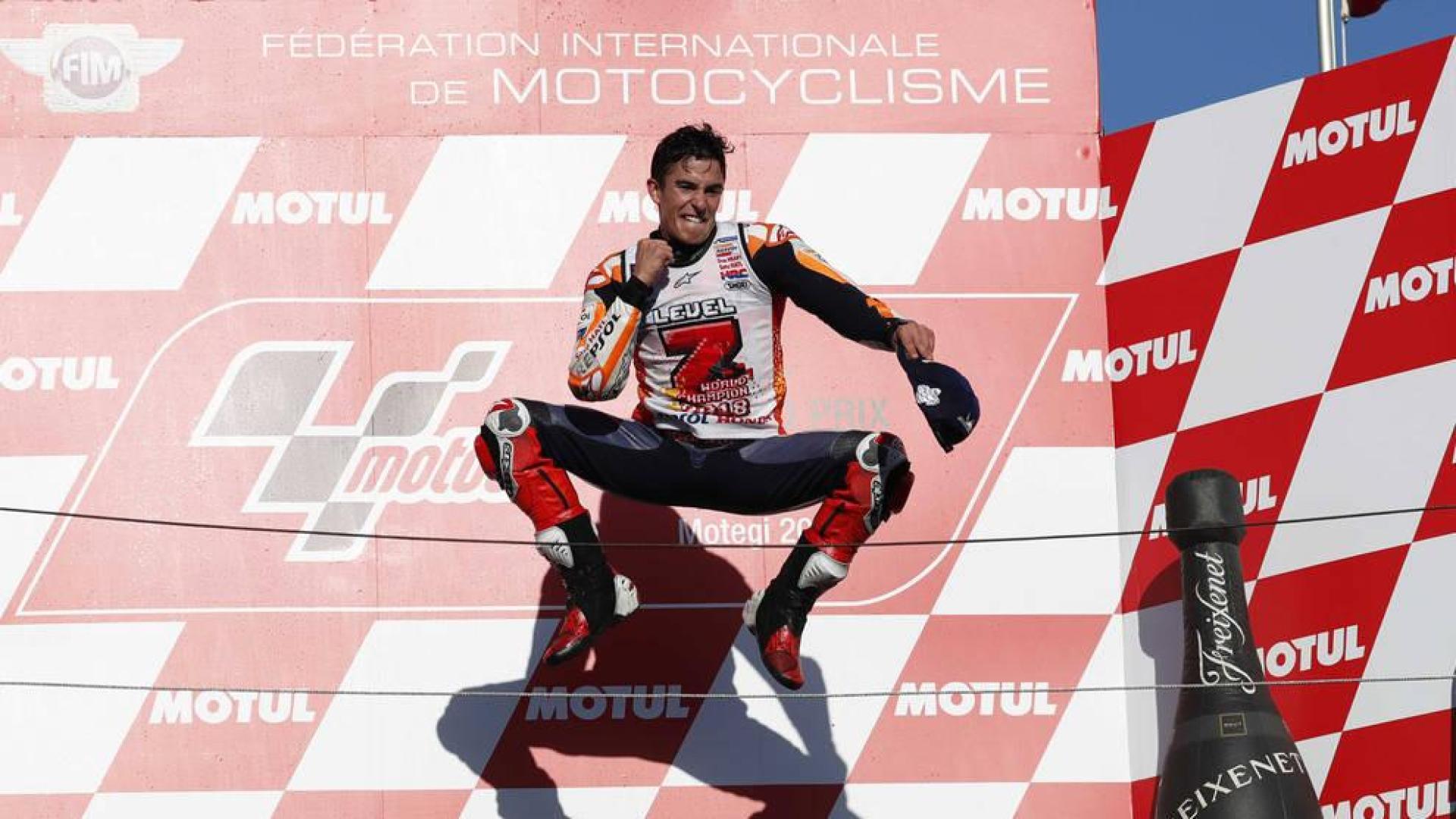 Márquez desespera a Dovizioso y se convierte en campeón por quinta vez