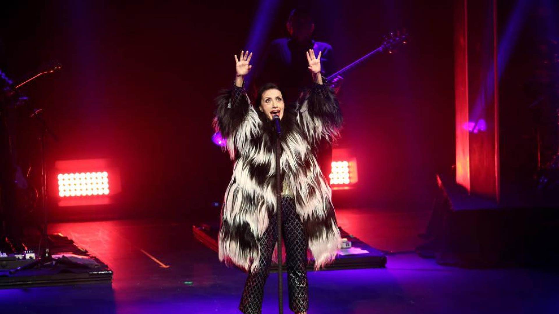 Luz Casal pone en pie el Baluarte con un concierto de tono rockero