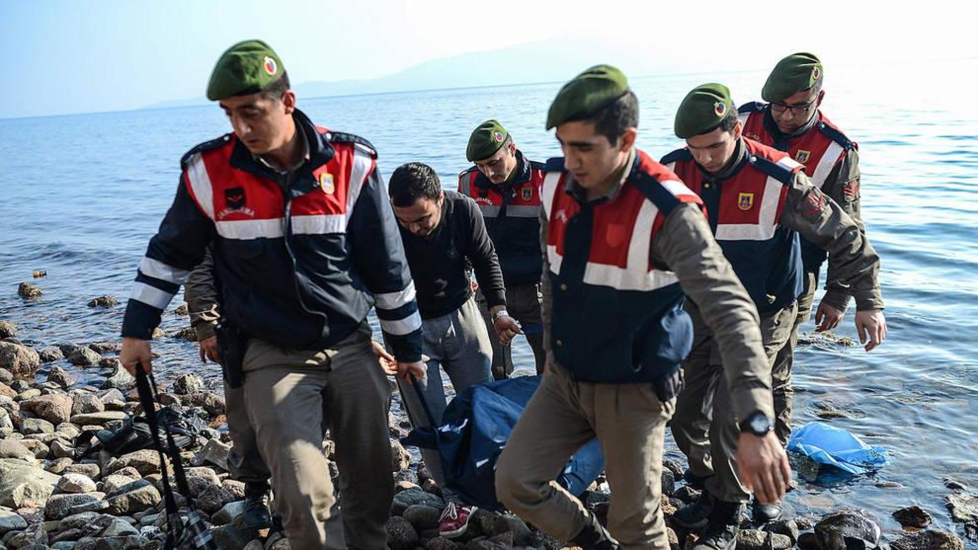 Mueren dos menores refugiados al volcar su barca entre Turquía y Grecia
