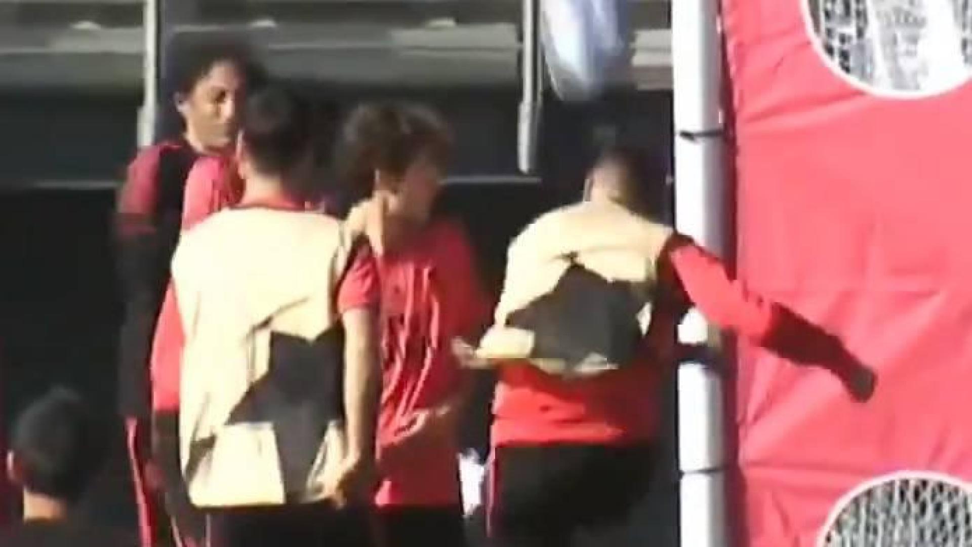 Ramos se enfada con un canterano por un golpe y le pega dos balonazos