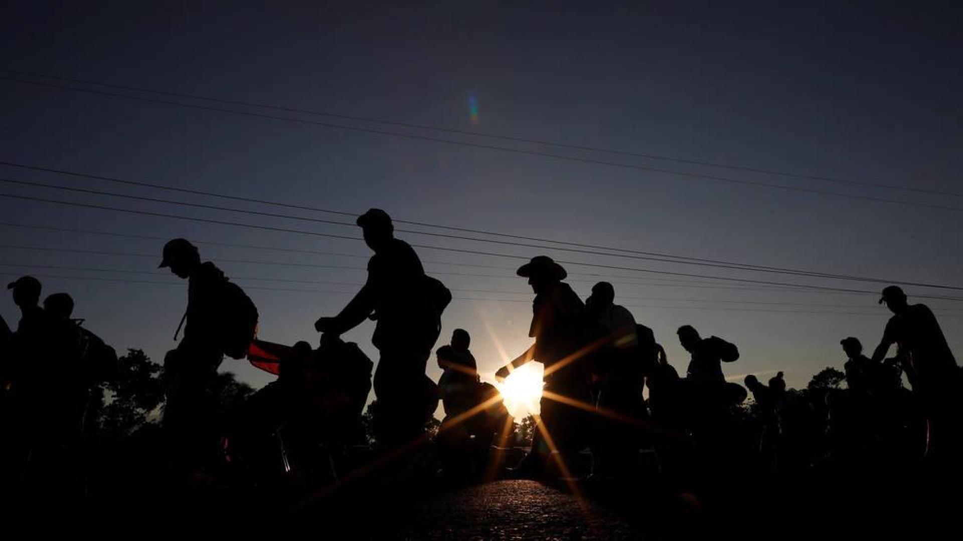La caravana de 1.500 centroamericanos pasa el control policial en Guatemala