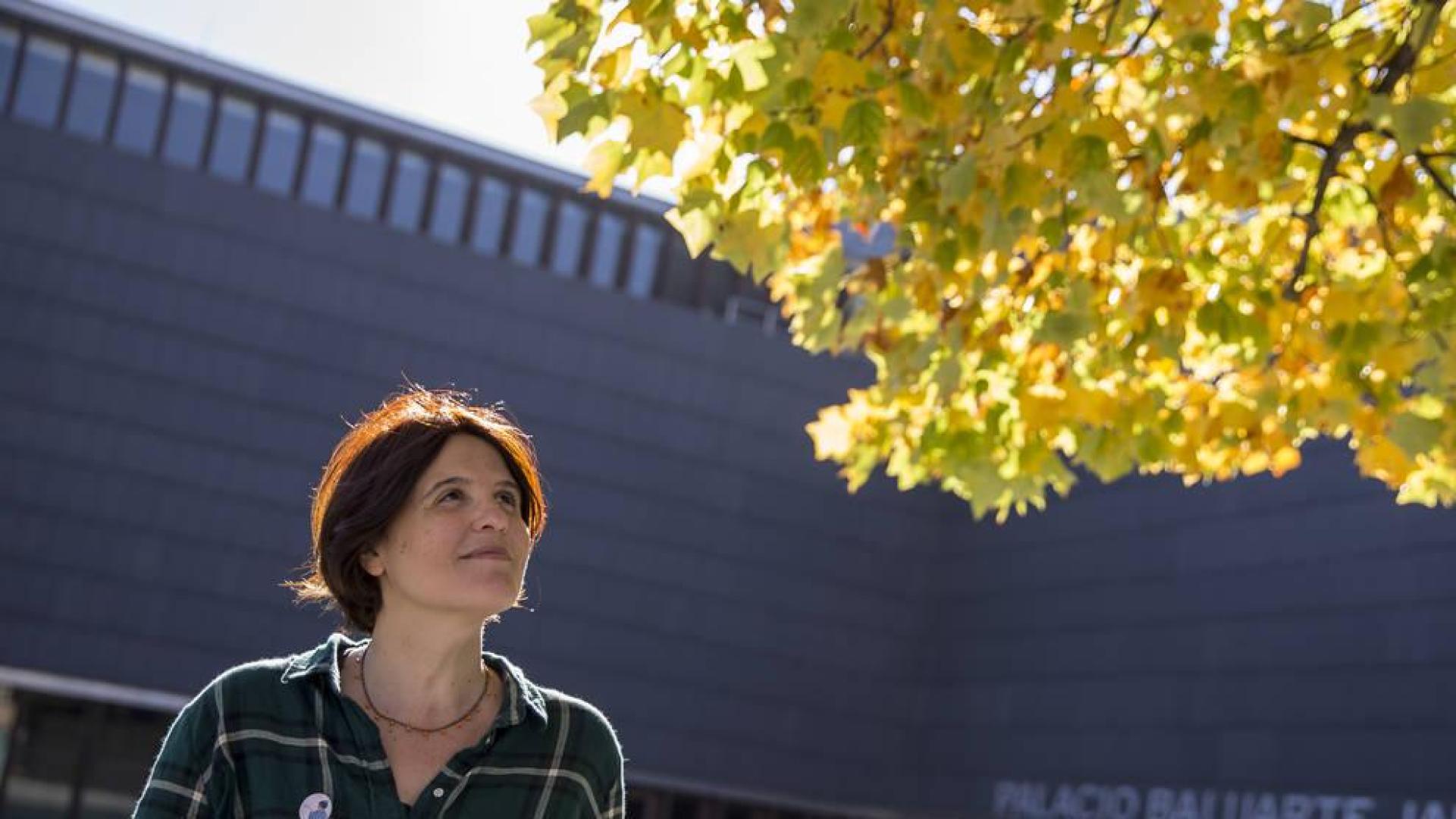 Los perdigonazos de angustia de una mujer varada, en el último libro de Regina Salcedo