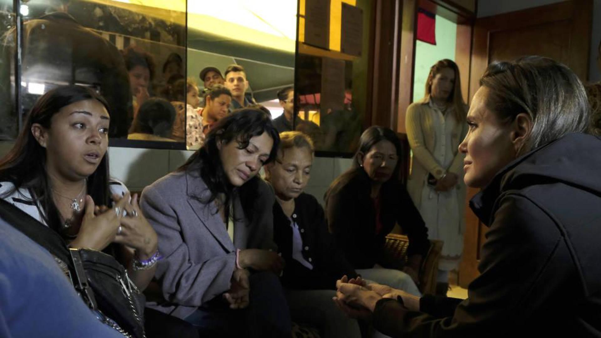 Angelina Jolie, en los albergues de acogida para venezolanos en Perú