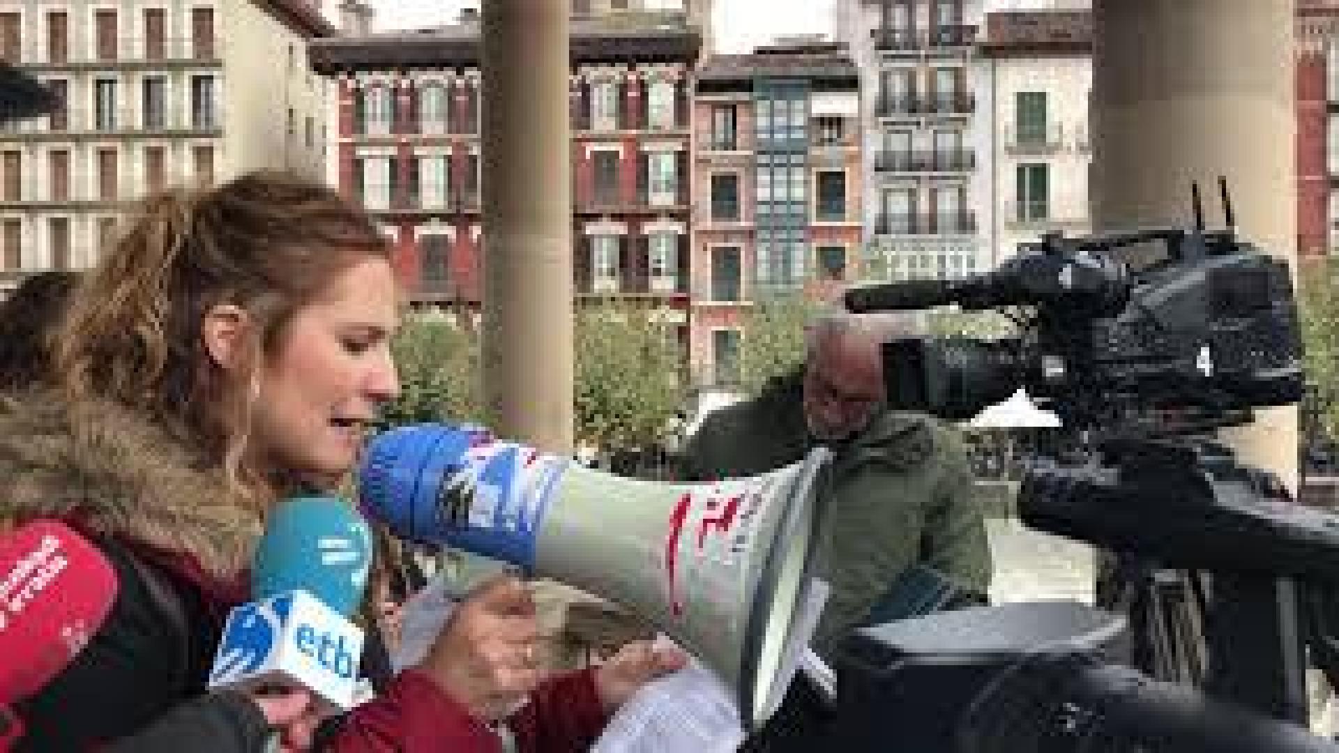 Lectura del manifiesto por el IRPF por maternidad