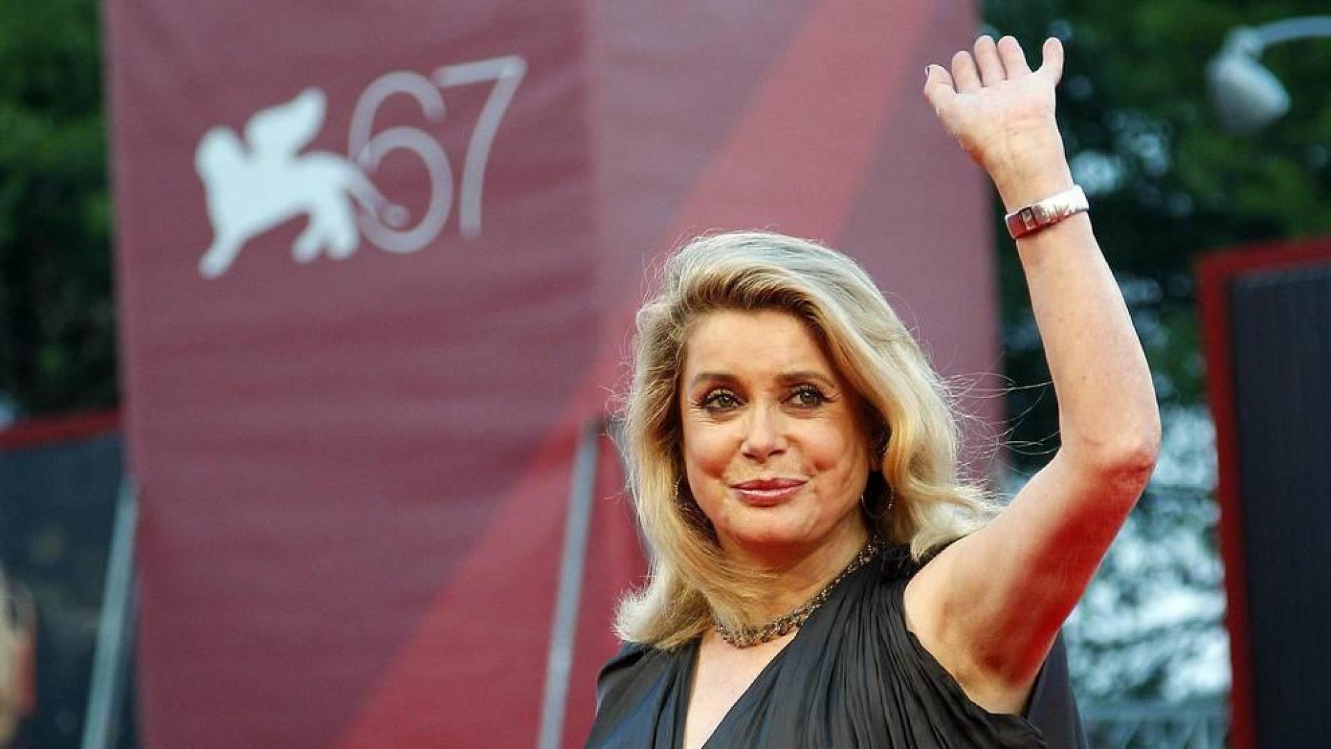 Catherine Deneuve venderá sus vestidos de Yves Saint Laurent en Christie's