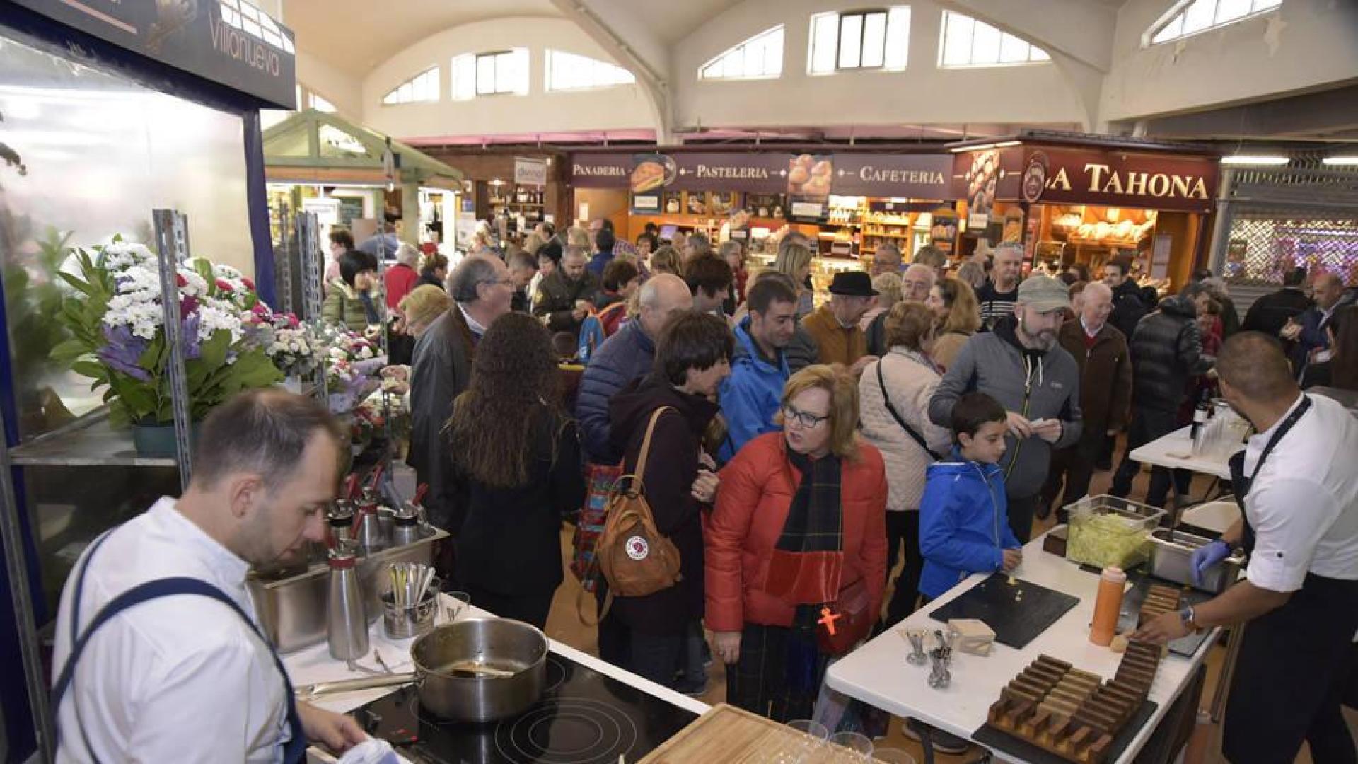 Donación de los mercados municipales a ADACEN