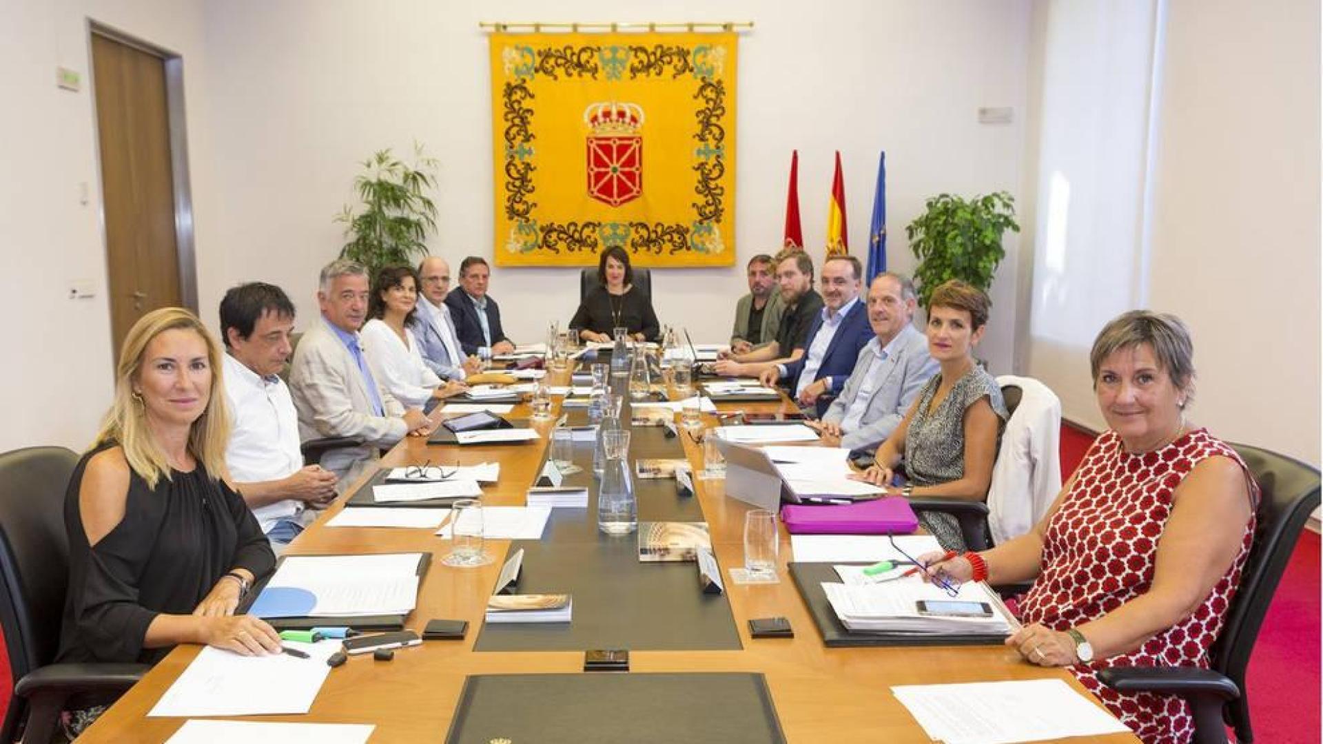 El Parlamento da su apoyo al pueblo de Alsasua y critica que se busque "generar crispación"