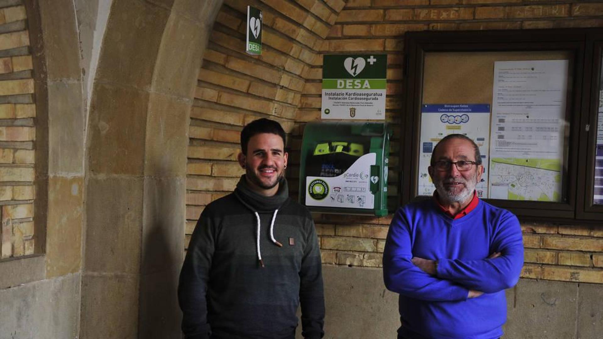 Olite instala un desfibrilador gracias al 'Reto Solidario'