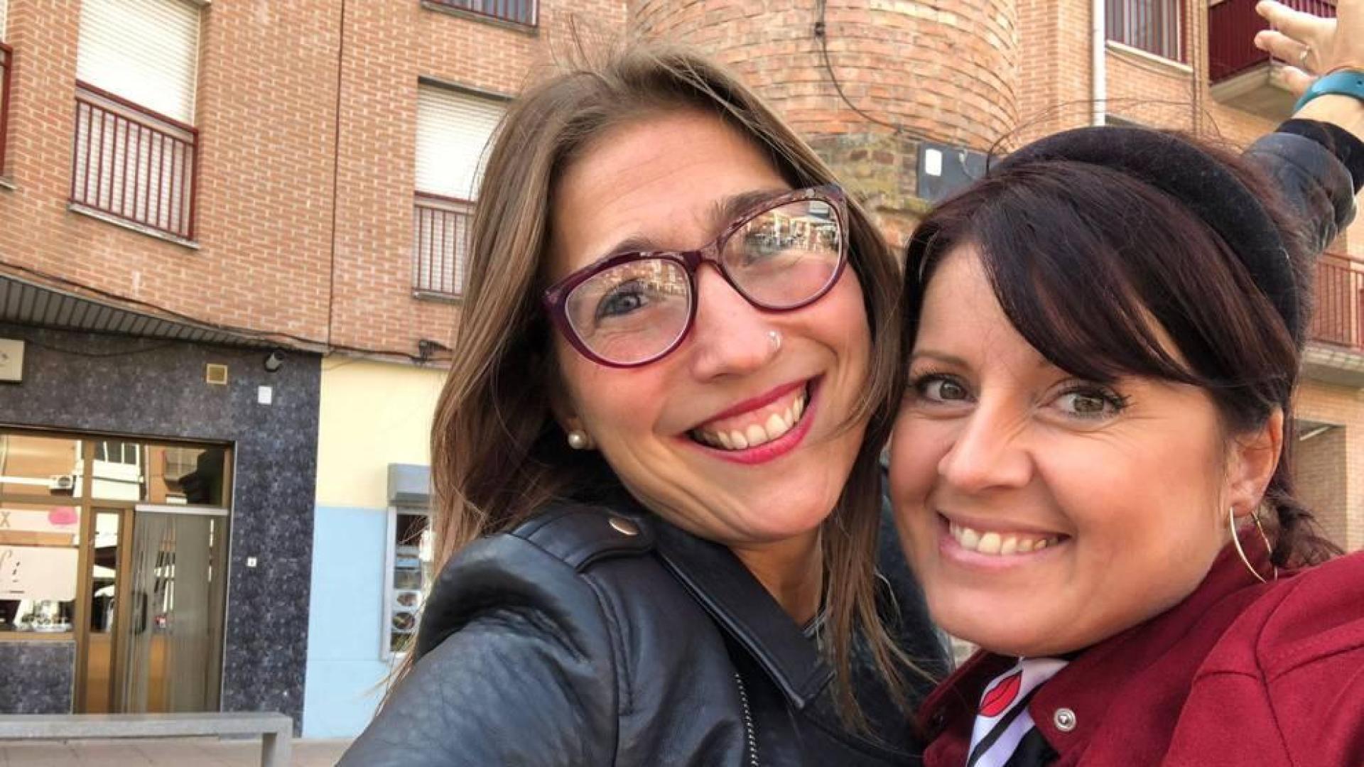 La alegría de dos 'aguachinadas' en San Adrián