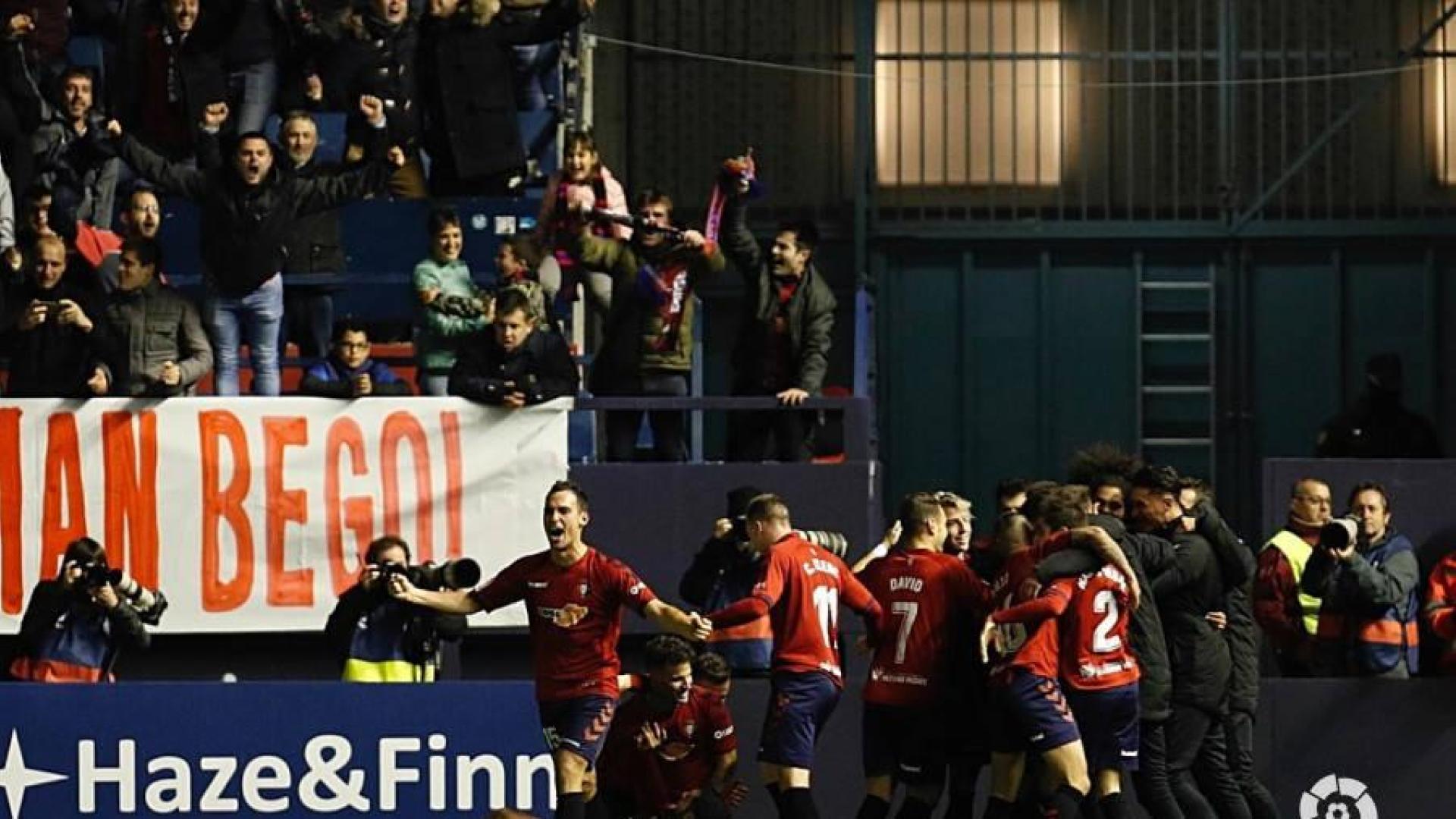 Osasuna sigue invicto en El Sadar ante un Málaga que acabó con nueve