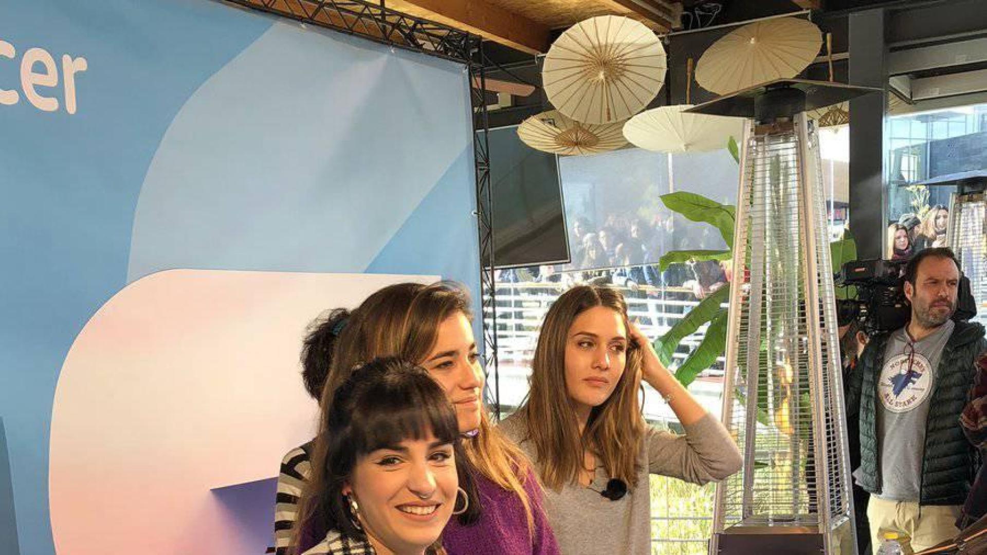 Baño de multitudes de Natalia Lacunza junto a su novio en Zaragoza
