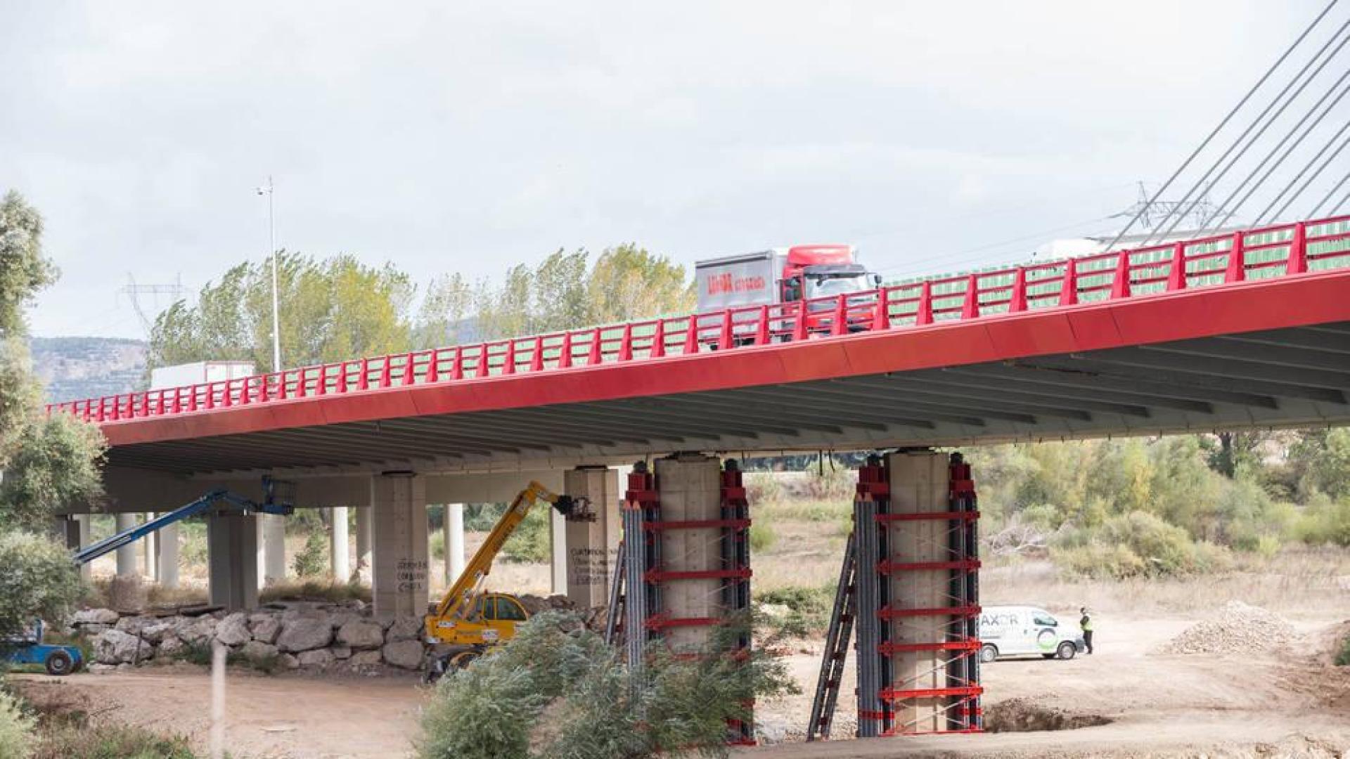Se corta al tráfico este martes la AP-15 entre Valtierra y la conexión con la A-68