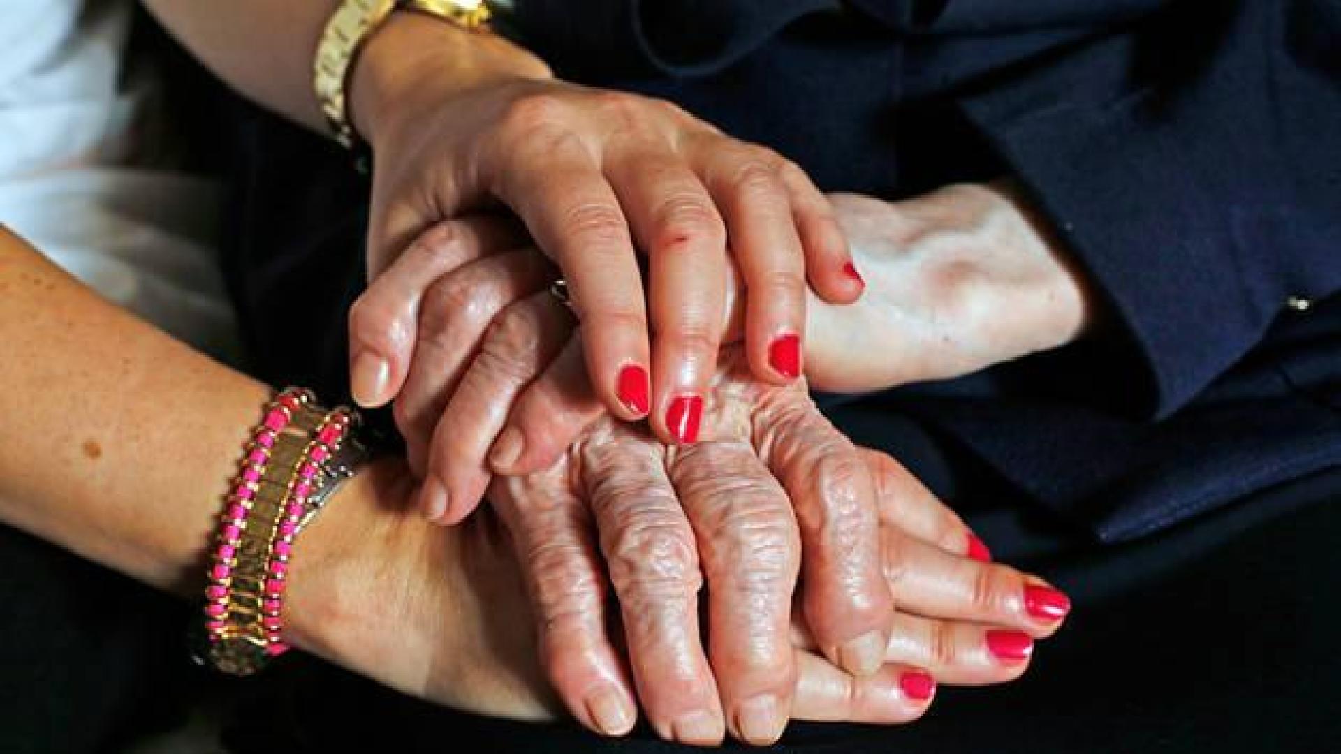 Roban a una persona de 68 años en el barrio de San Juan por el método del abrazo