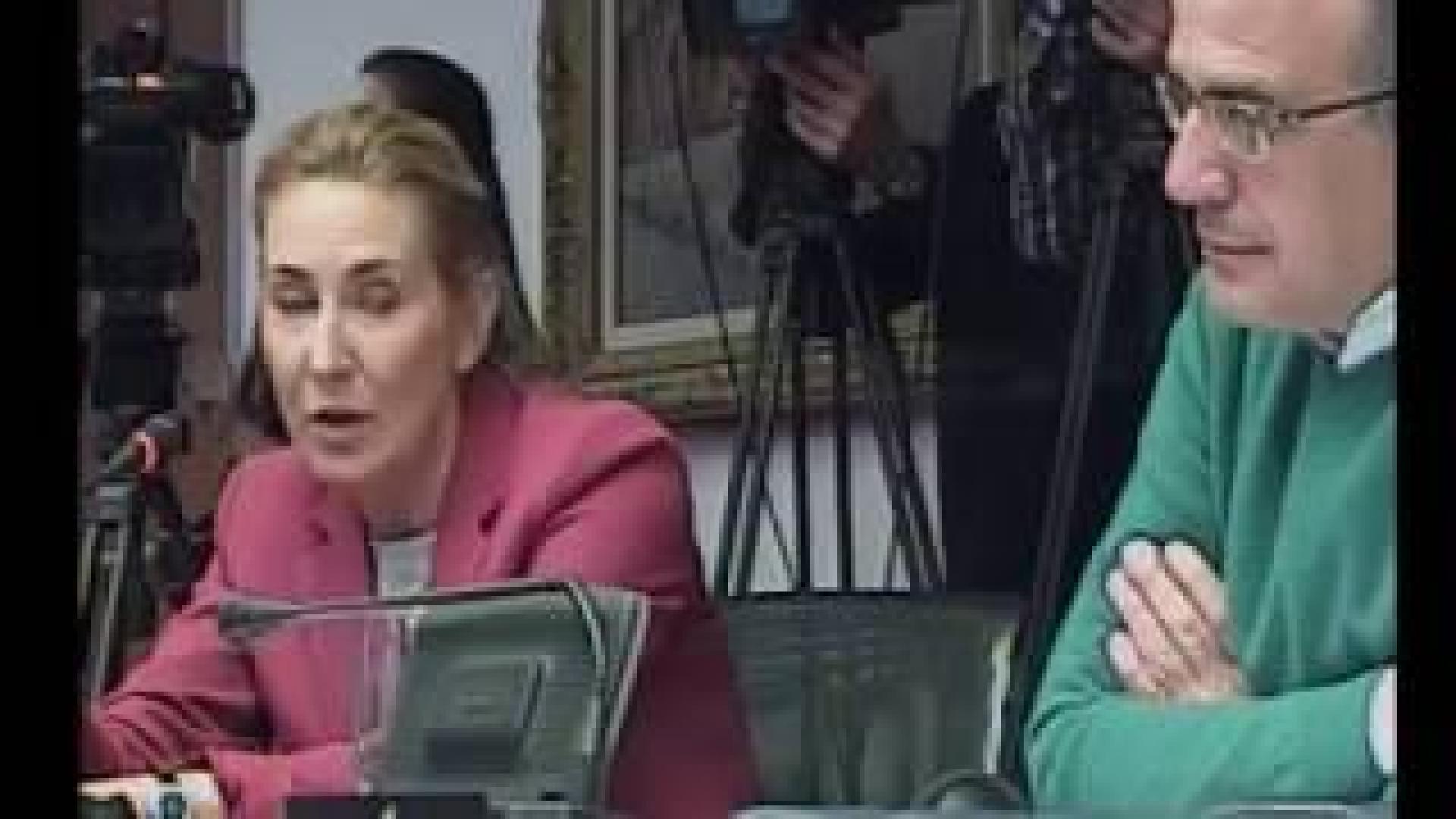 Bronca de Tere Sáez con Ana Beltrán y José Javier Esparza por Skolae