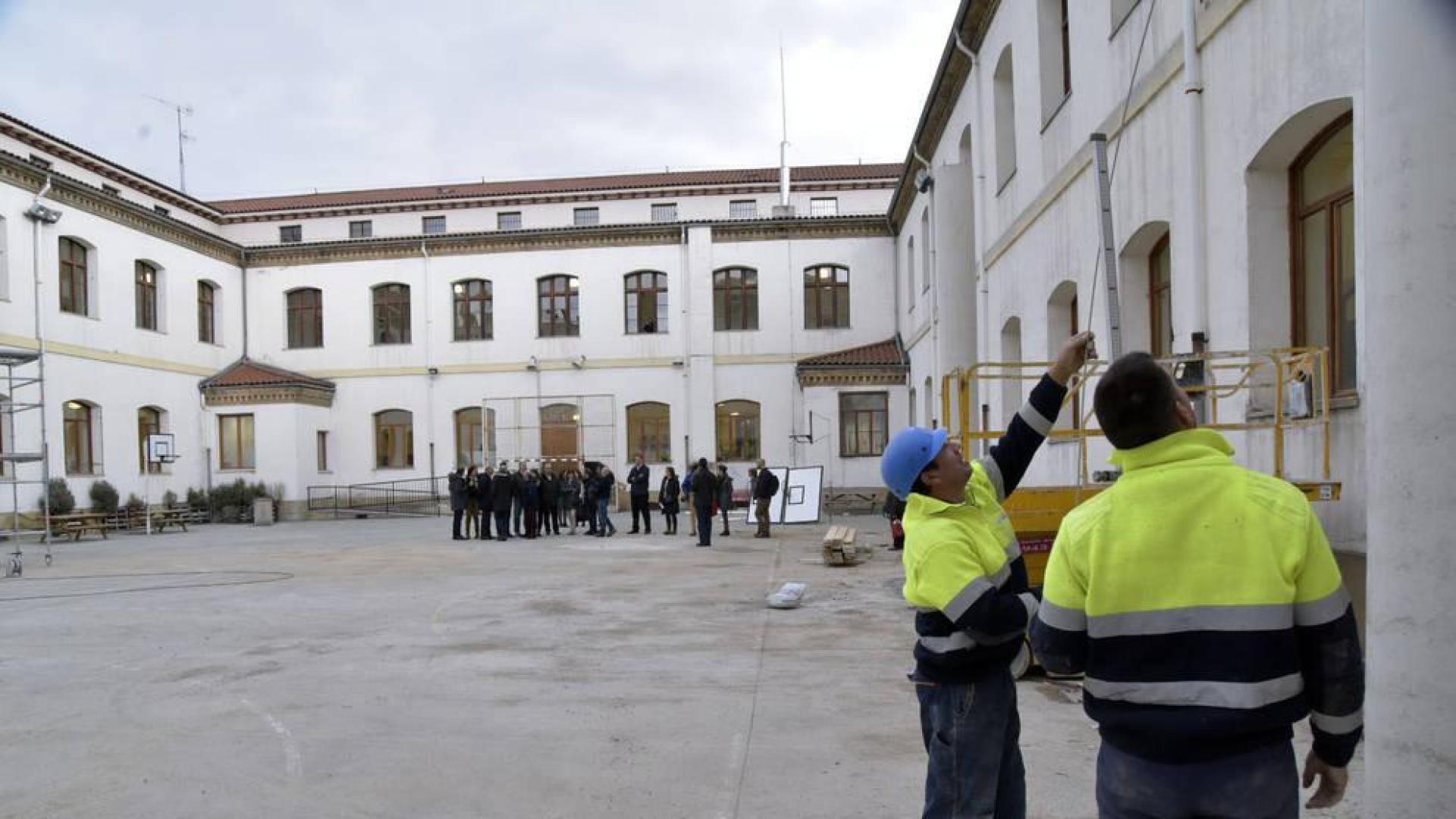 Las obras para cubrir el patio del colegio San Francisco concluirán en diciembre