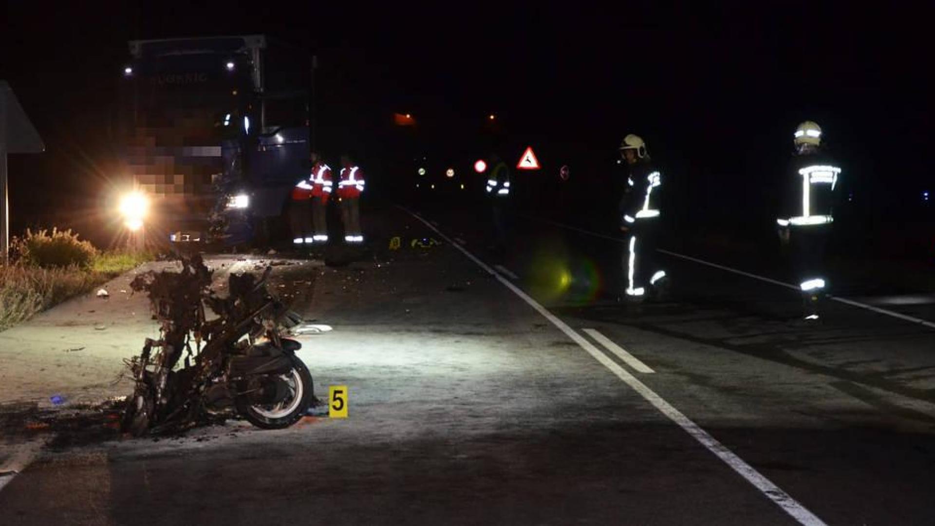 Fallece un motorista tras chocar con un camión en la N-121 en Mendivil