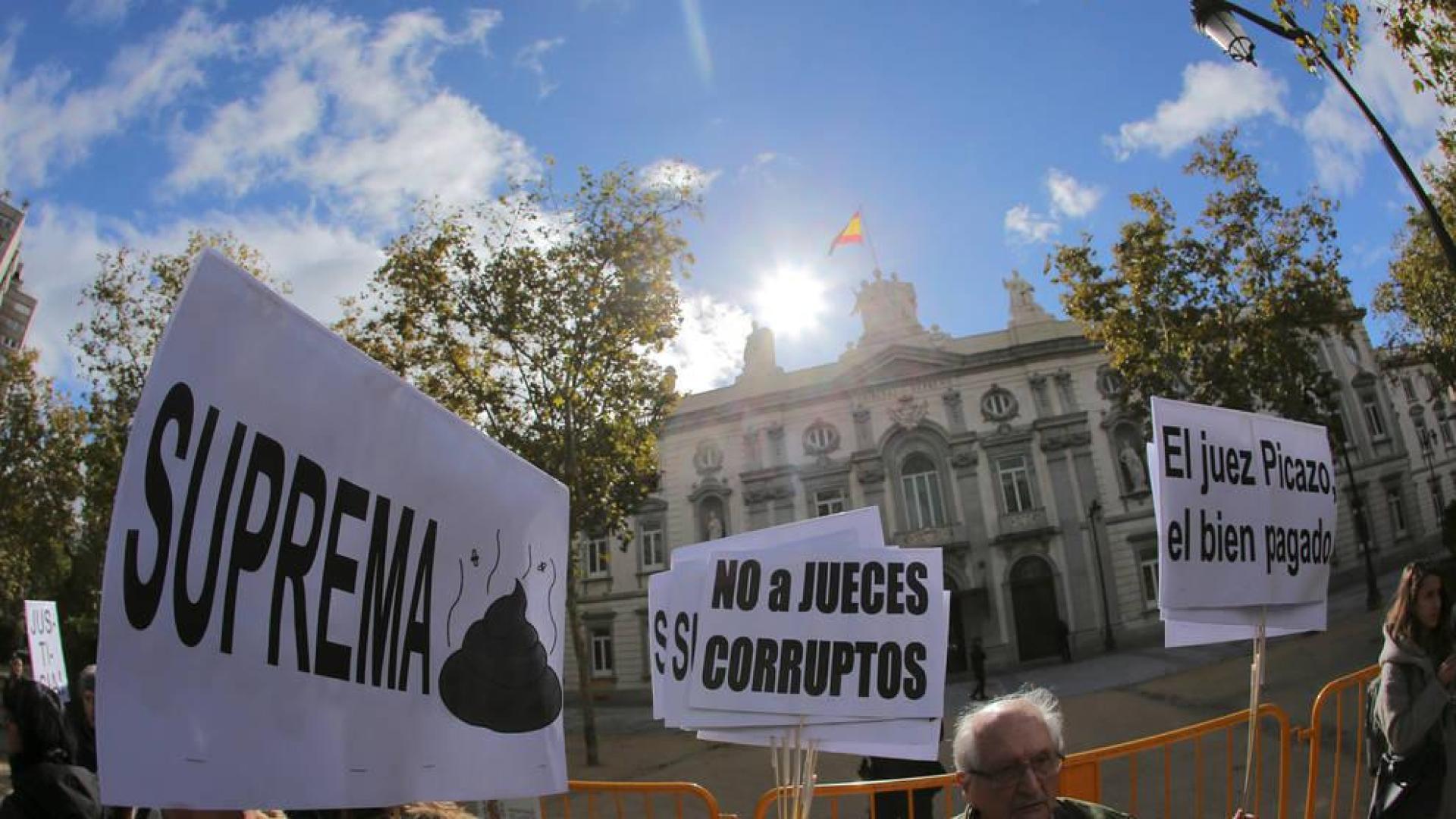 Los bancos no pagarán el impuesto de hipotecas con Iglesia, Estado y partidos