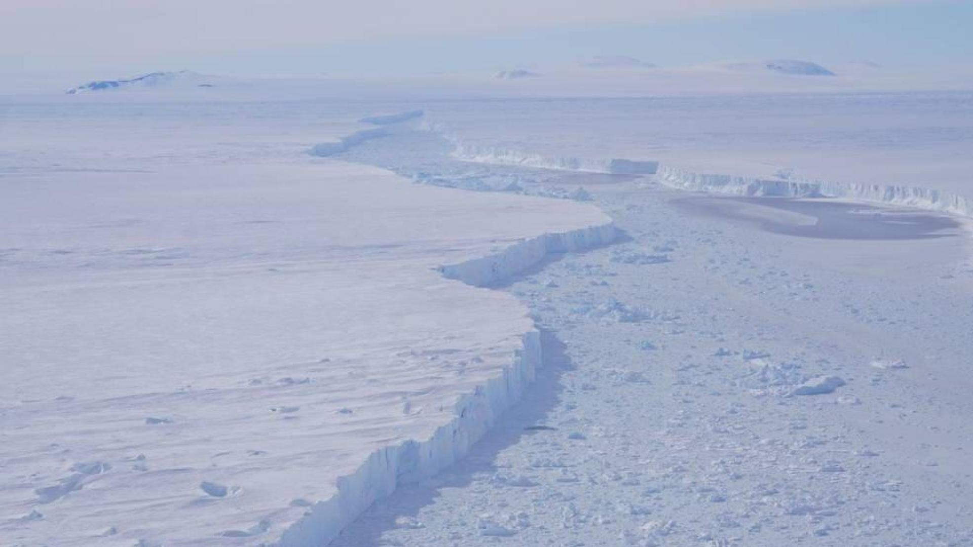 Un nuevo iceberg masivo se desprende de un inestable glaciar antártico