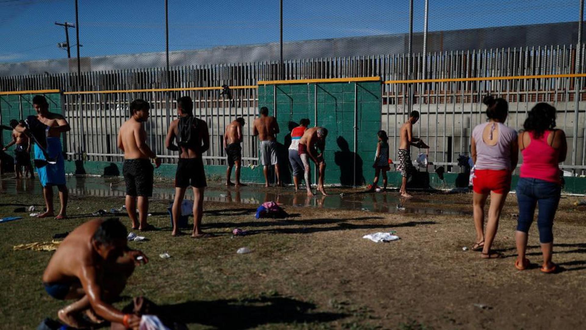 Los 5.000 integrantes de caravana esperan reunirse en Tijuana domingo o lunes