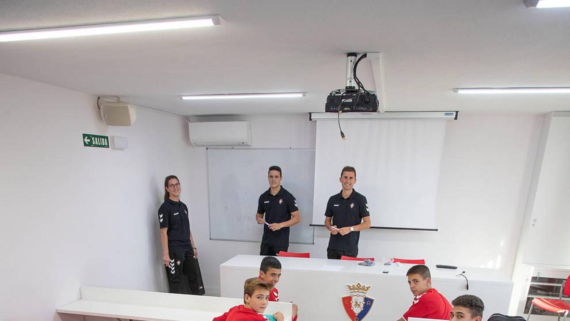 Tajonar, escuela de fútbol y libros