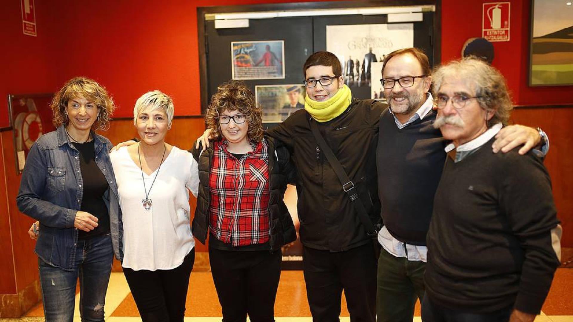 Arantza Meca (profesora de E. Física en Isterria y entrenadora de judo), Pilar Abad (madre de Iván Dévora, atleta campeón de España con Síndrome de Down), Raquel Mondéjar (nadadora campeona de España), David González (judoka cinturón negro), Gerardo Posadas (gerente de ANFAS) y Javier Goldáraz (presidente).