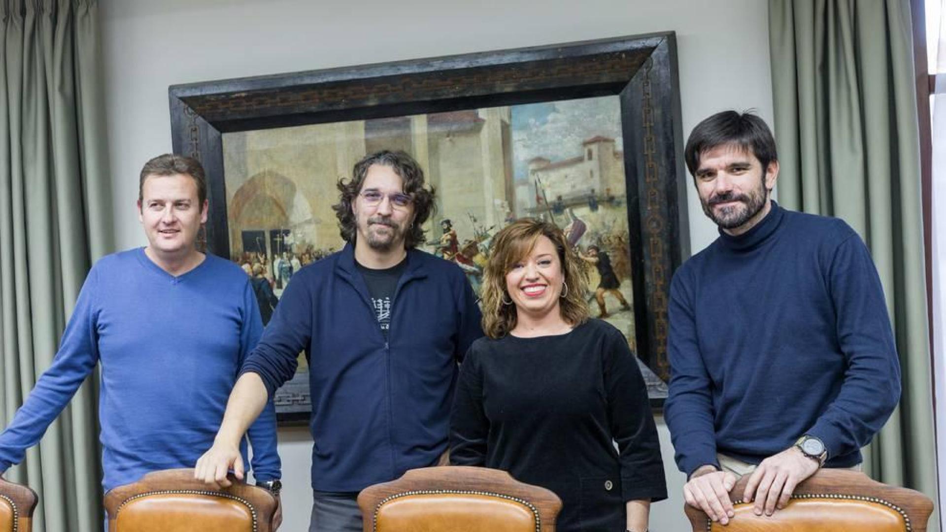 De izquierda a derecha, el concejal de Deportes, José Antonio Fraile; los portavoces de Tudela Puede y PSN Dani López y Silvia Cepas, y el alcalde, Eneko Larrarte, en la rueda de prensa de ayer.