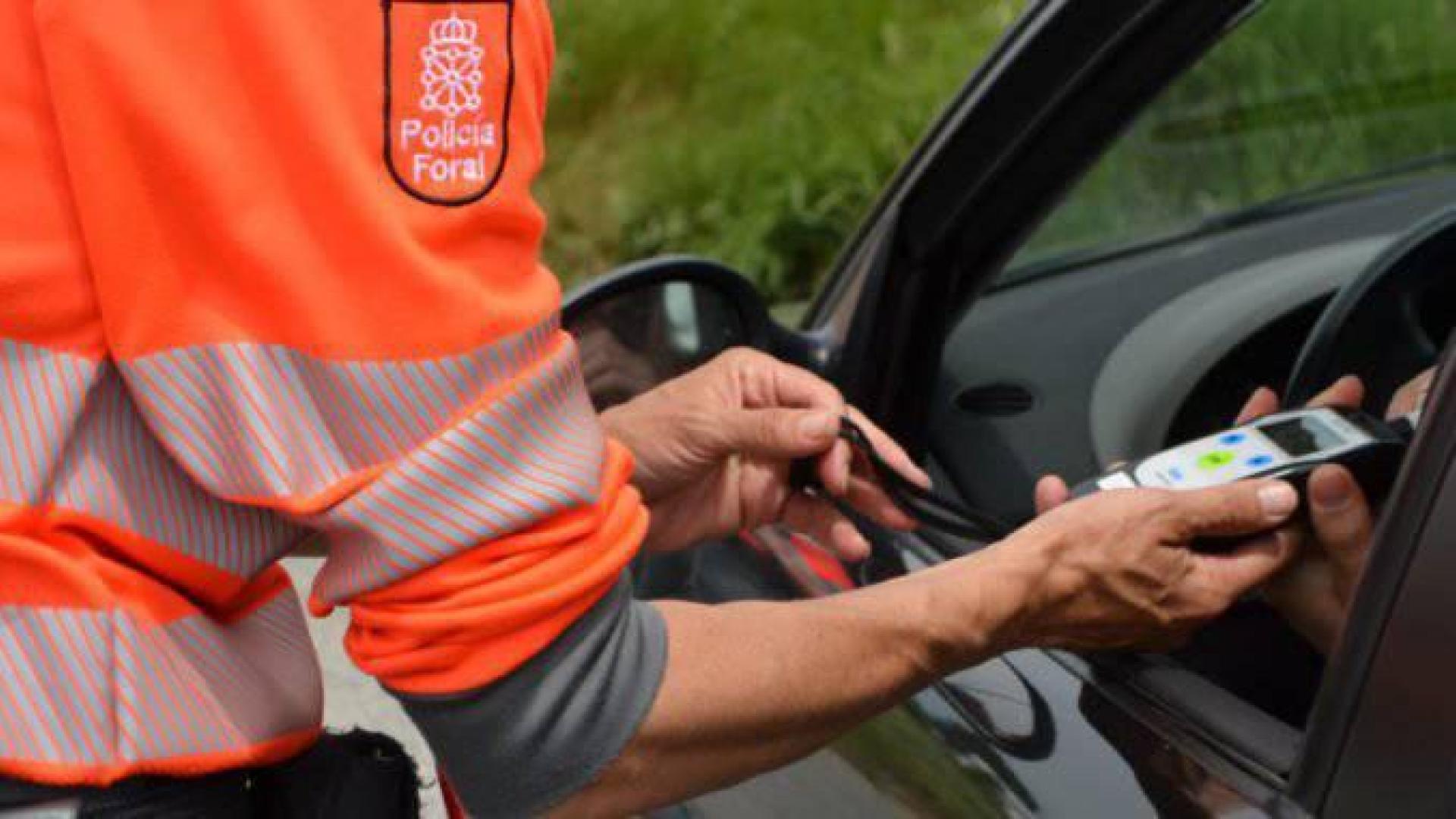 Viaja con 7 personas hacia Murcia y lo paran en Tudela al triplicar la tasa de alcohol