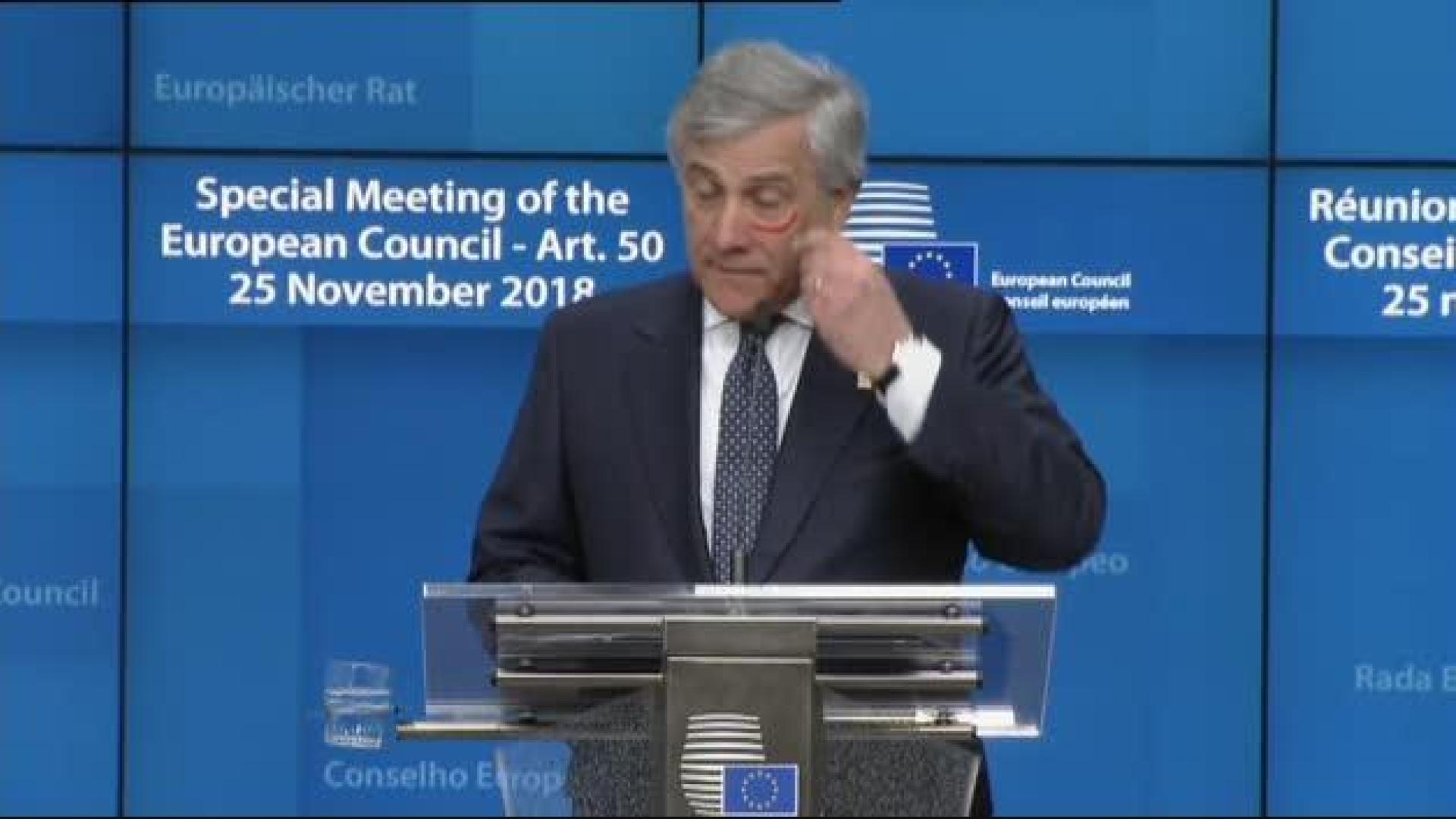 El gesto de Tajani en Bruselas contra la violencia machista