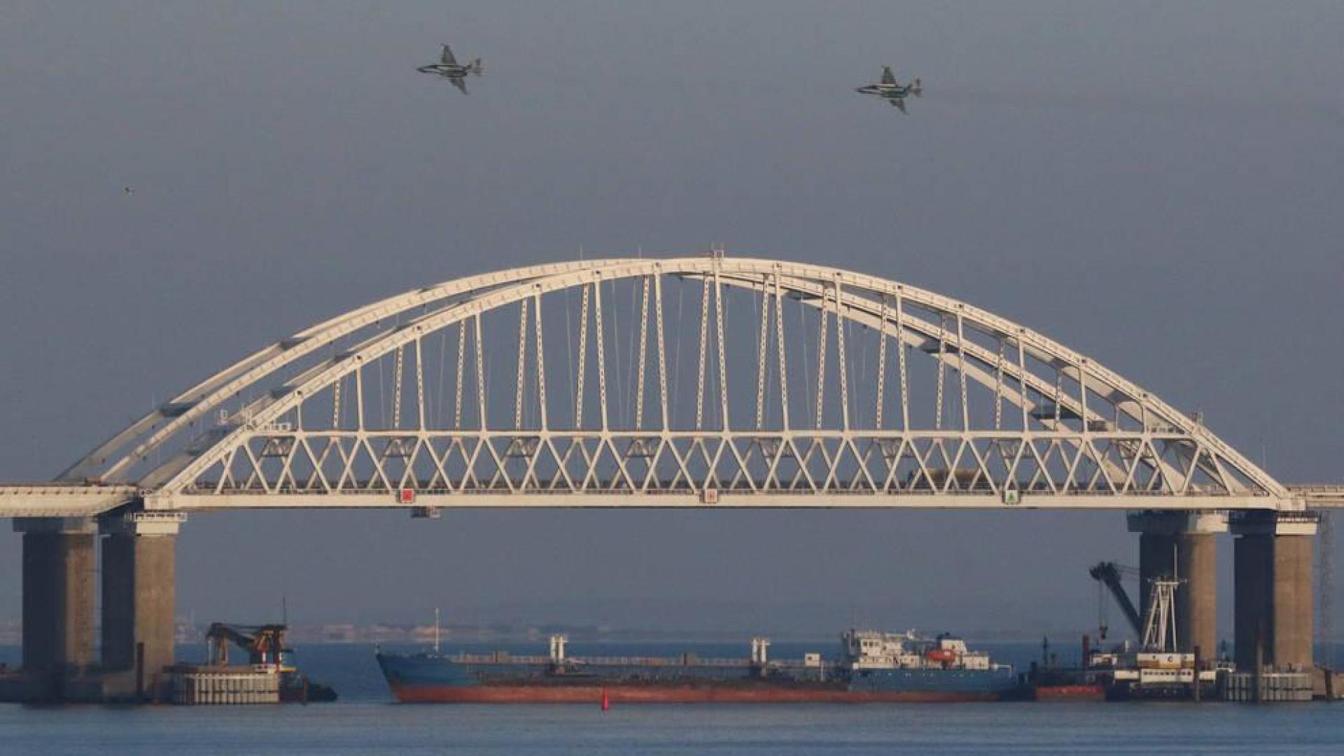 Ucrania acusa a Rusia de herir a varios militares y apresar tres de buques