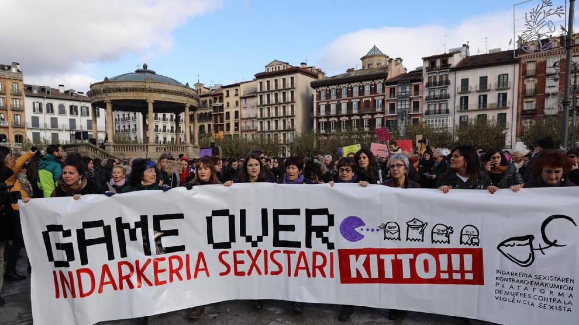 Con motivo del Día contra la violencia de género se ha organizado en Pamplona una manifestación para protestar contra la violencia machista.