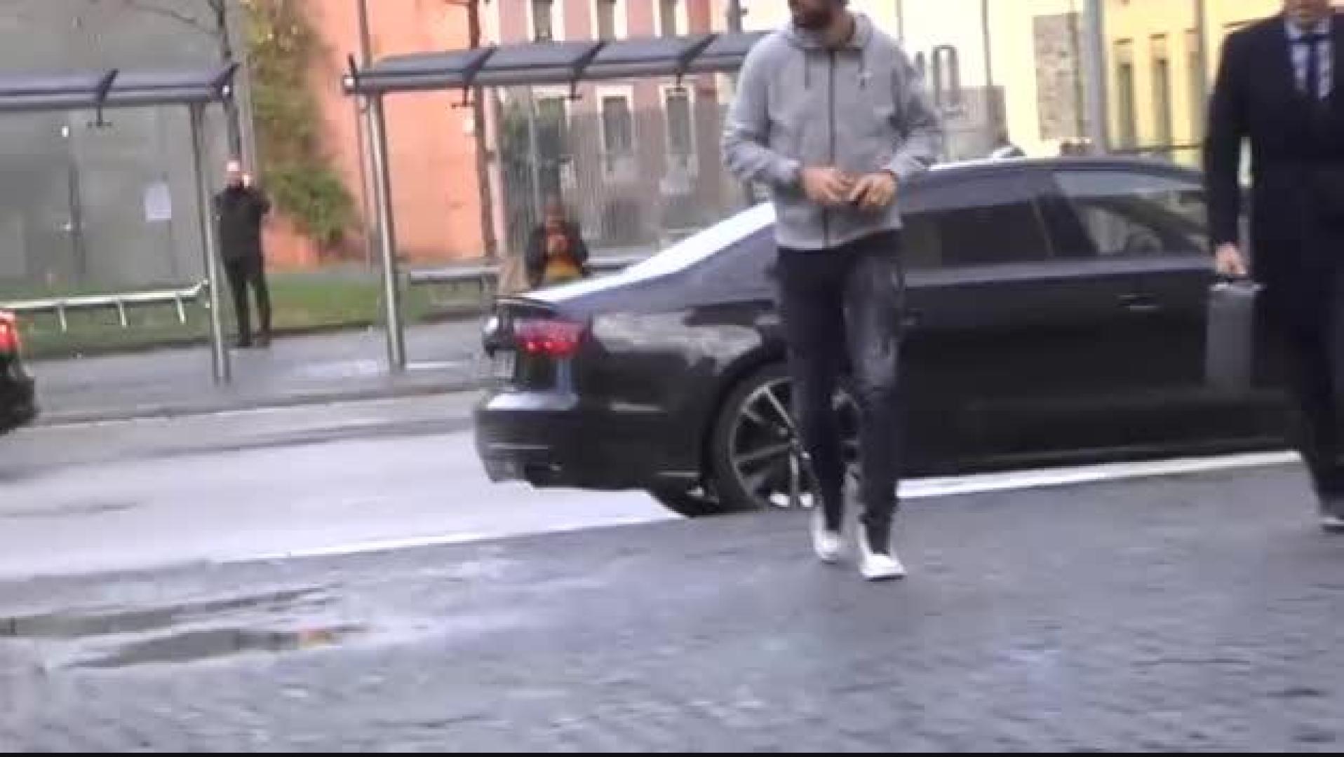 Piqué, sentenciado a pagar 48.000 euros por conducir sin puntos en el carnet