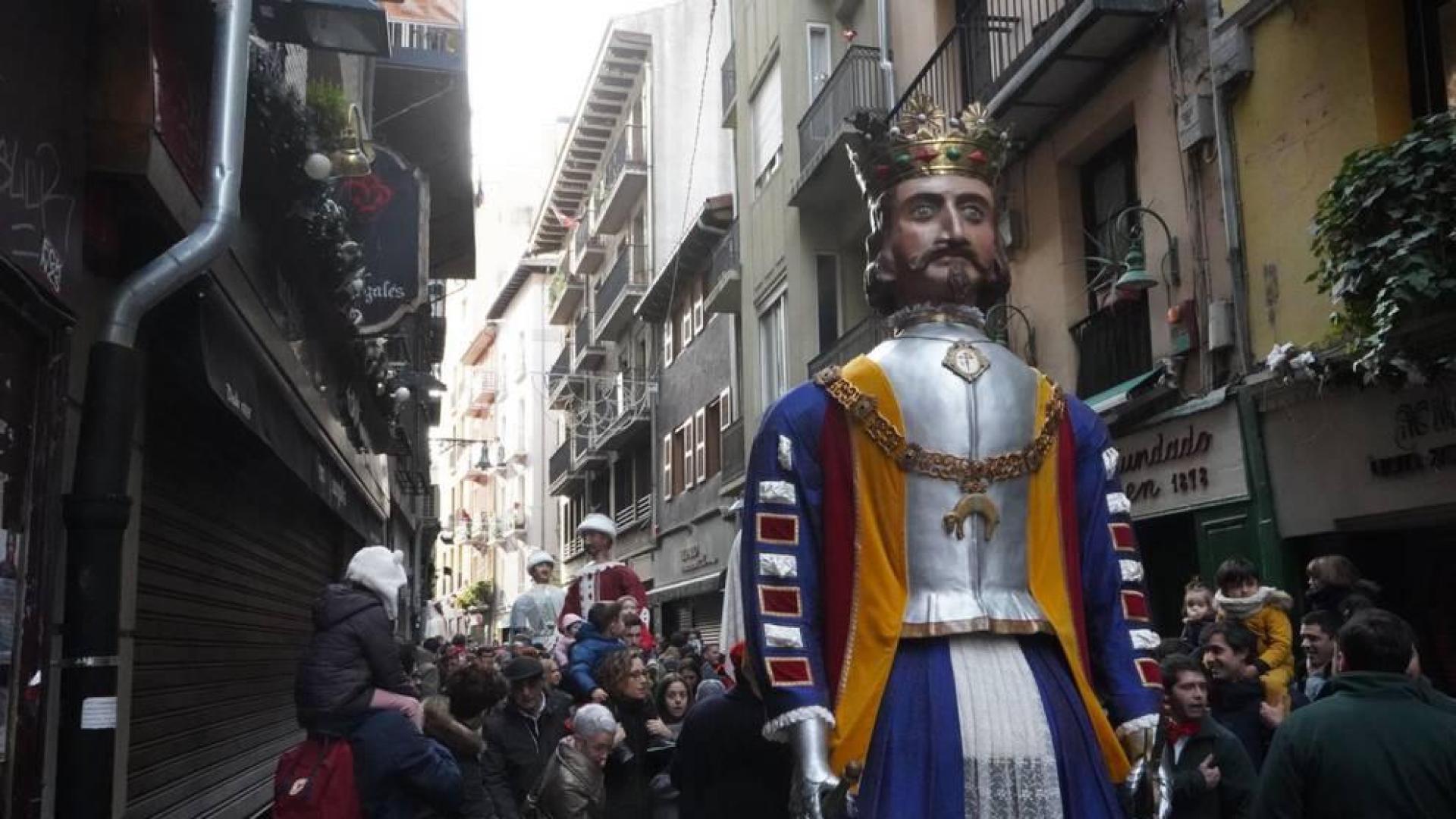 La festividad de San Saturnino ha arrancado con el desfile de Gigantes y Cabezudos
