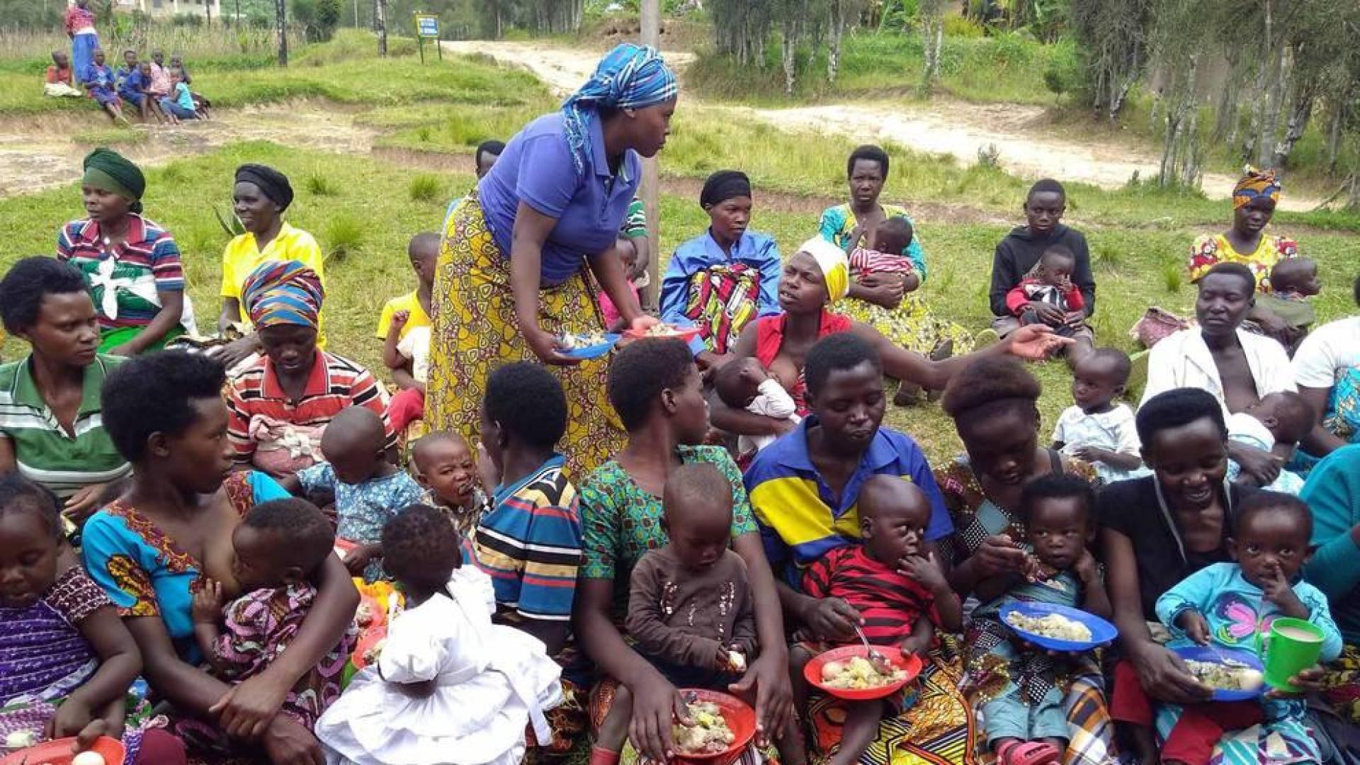 Trece viajeros, nueve de ellos navarros, viajaron al distrito ruandés de Gankeke para conocer el trabajo de la ONGD Medicus Mundi en este pequeño país africano, y el histórico hospital de Nemba