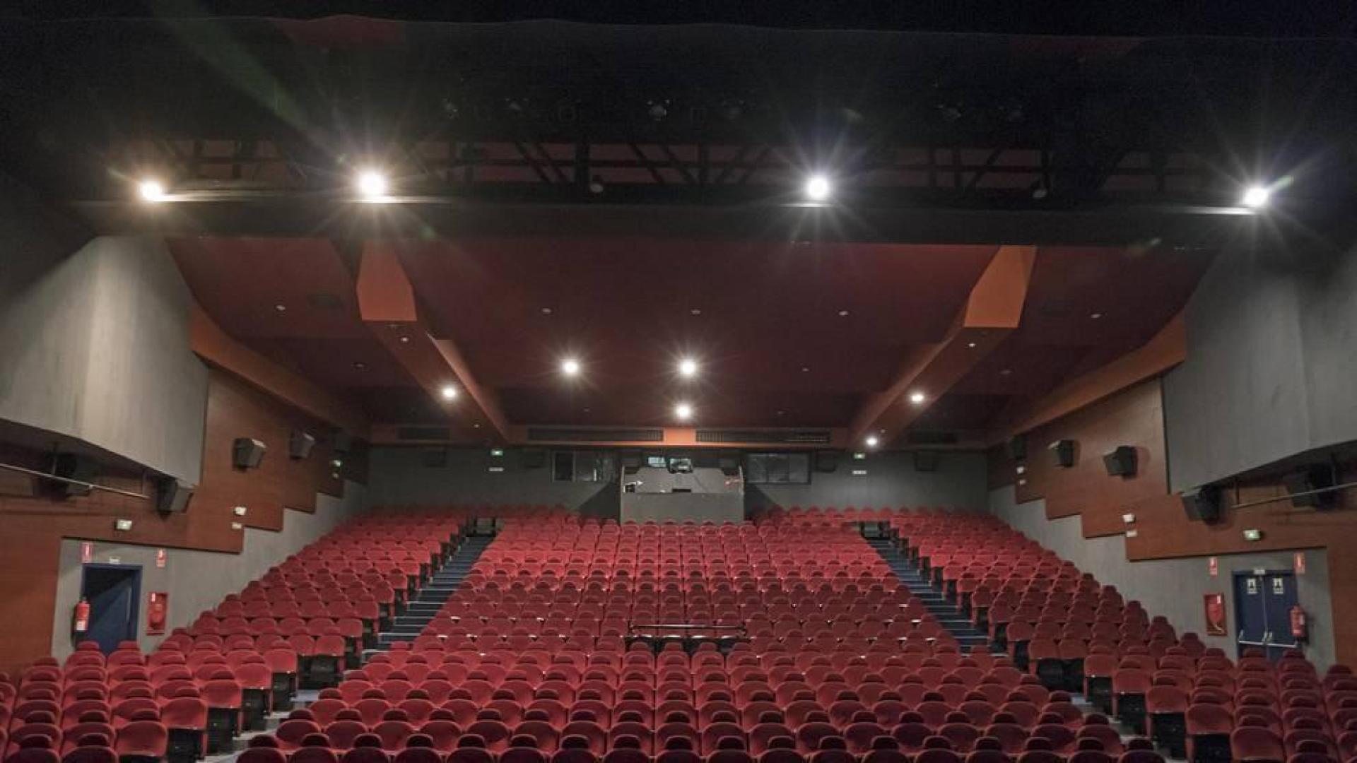 Casi 130.000 € en dos legislaturas digitalizan todo el cine Los Llanos