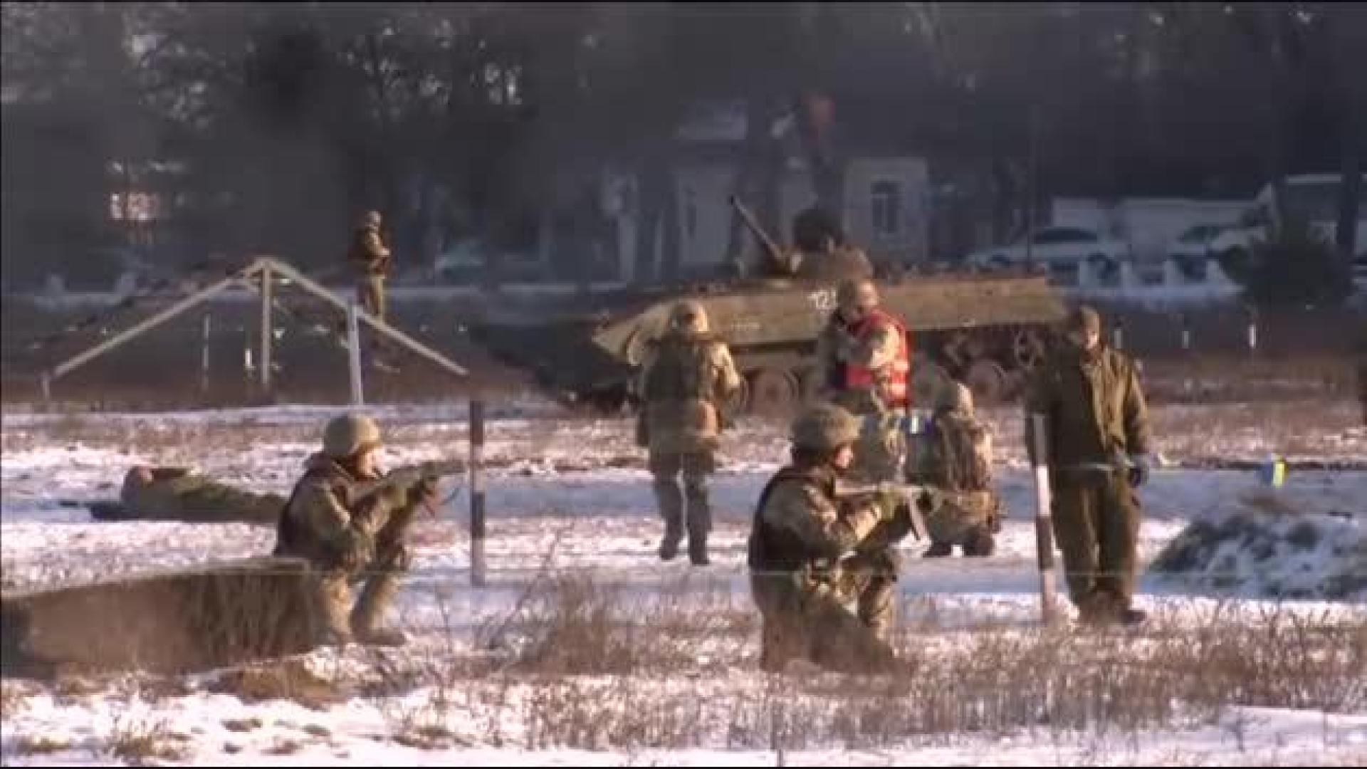 Rusia y Ucrania se refuerzan militarmente en una situación que comienza a ser límite