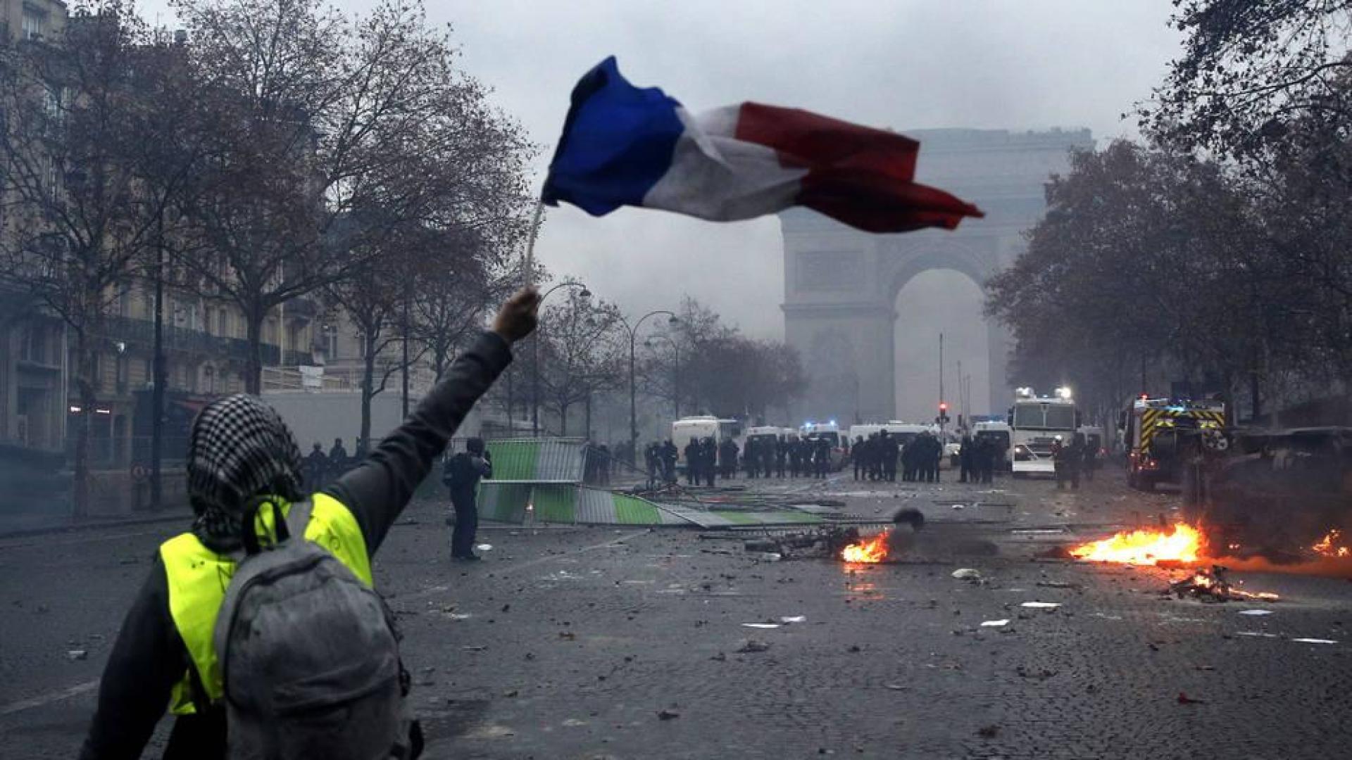 París arde por la violencia extrema de los 'chalecos amarillos'