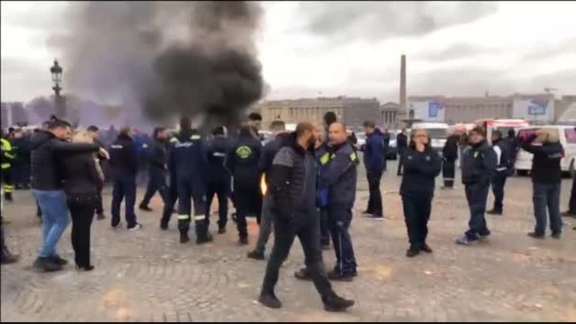 Las ambulancias toman las calles de París
