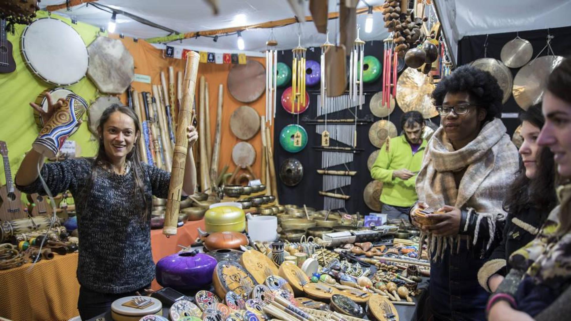 Retales del mundo para abrir la Feria de Navidad